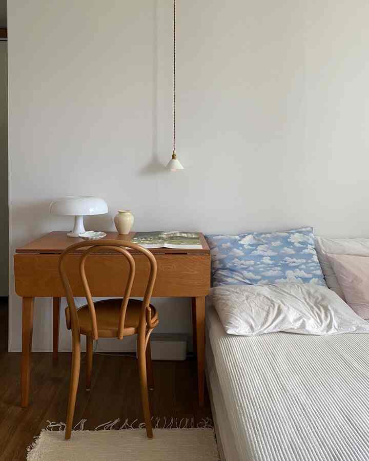 エジプトに住みながら最もドラマティックに変わった寝室
既存の煉瓦の壁に石膏ボードを付けて塗装をした。既存にあった原木家具もすべて変えたので寝室ほど雰囲気が変わったところもないと思う。
