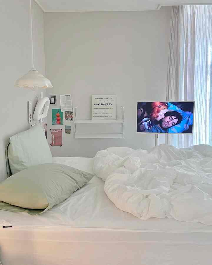 💌製品協賛
家でしっかり休んでいる最近。これまで見られなかったドラマを運転しています。目が覚めるとすぐにスタンバイ美をオンにし、寝るまでスタンバイ美と一緒にしたそうです。
LGスタンバイはどこでも移動が可能なので狭いスペースでも効率的に使えますよ！私はベッドの両側に上下に移動して使用しています。
LG ThinQアプリをインストールし、新世界経験中です。アプリリモコン操作が可能なので、リモコン探しにベッドの外に出ることはありません。
...☆タッチは可能ですが画面タッチすることすら面倒な時が多いんですよ。
-
この記事で紹介した製品は、LGスタンバイミー体験団活動のためにLG電子から無償提供されています