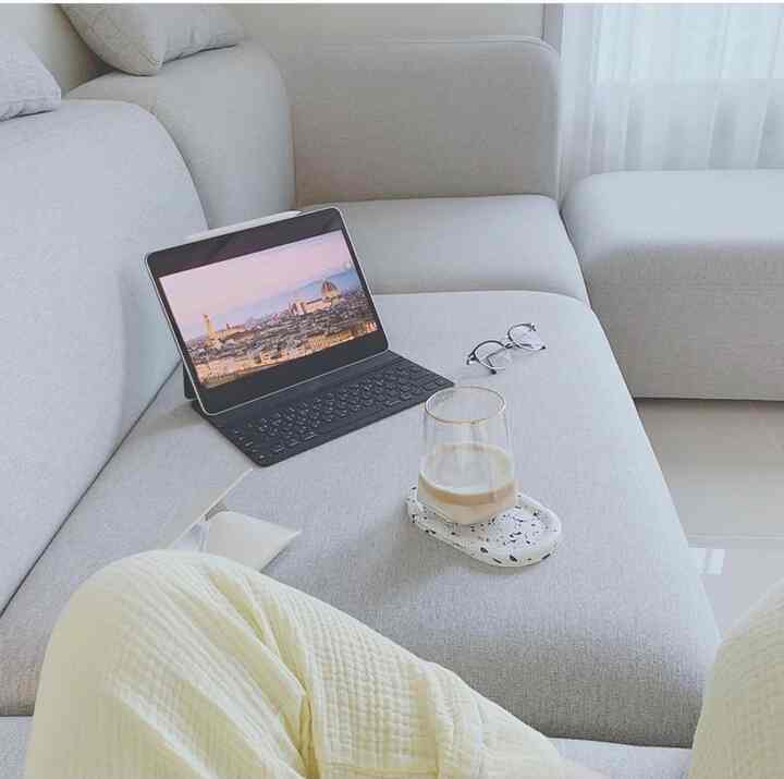 休日にはパジャマを着てiPadで音楽を聴きながらコーヒー1杯☕️
