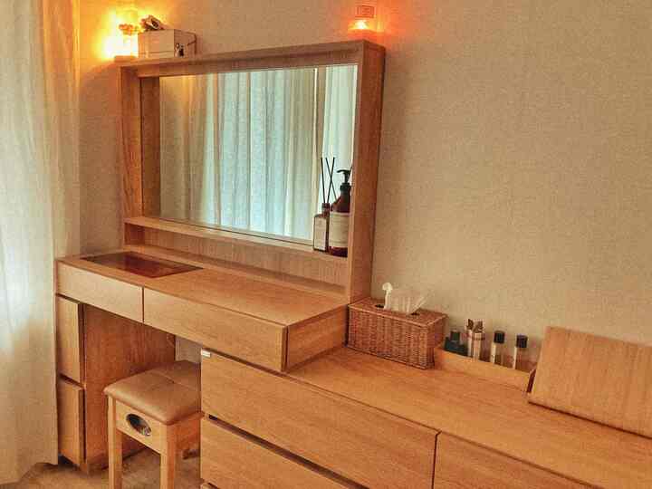 居心地の良い、優しいWoodwick Linen
とAtotheke Fragranceの柔らかな香りが共存し、一日の緊張を和らげる我が家の休憩空間🌿 