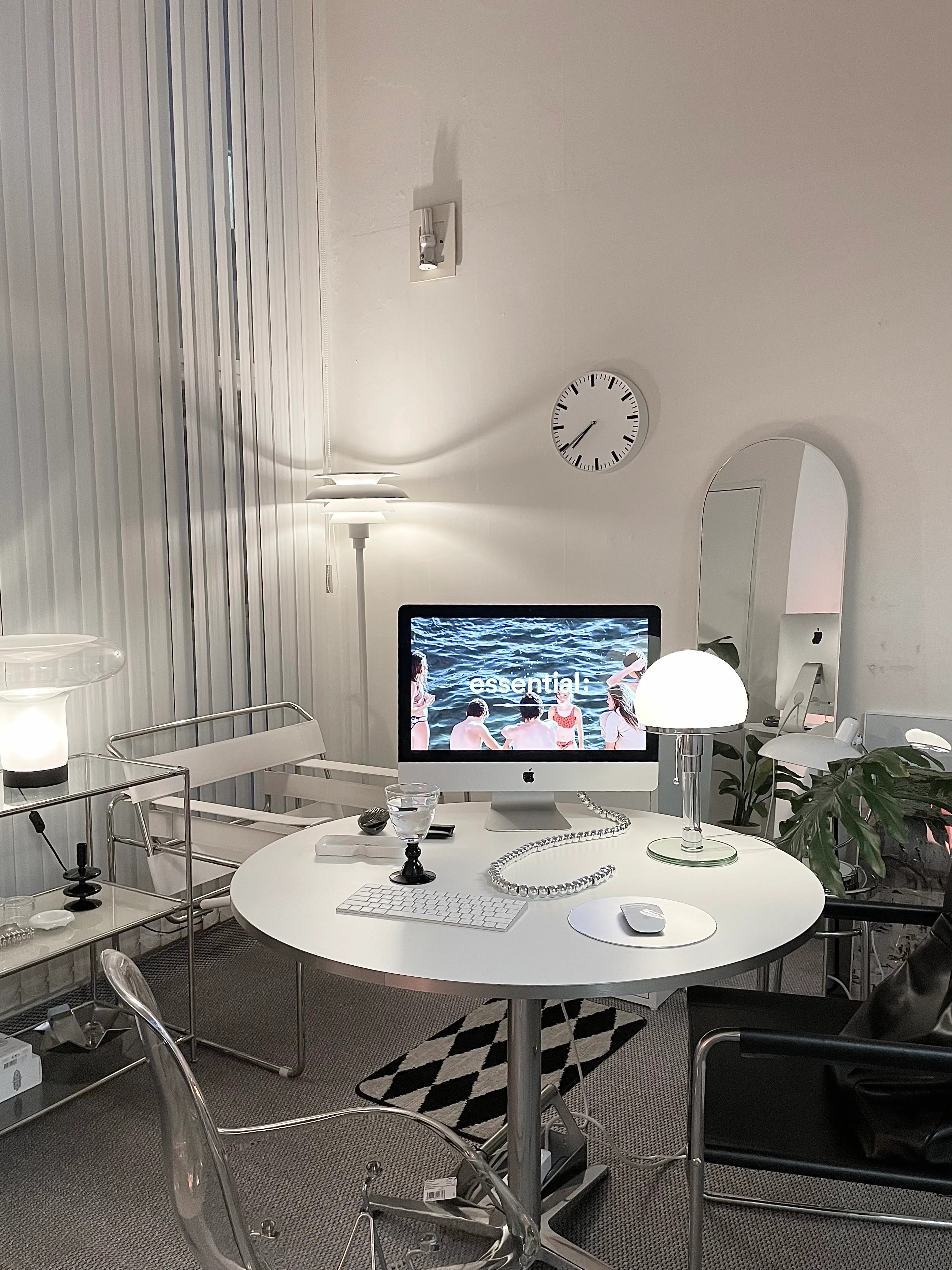 Eiffel Base Molded Chair user photo
