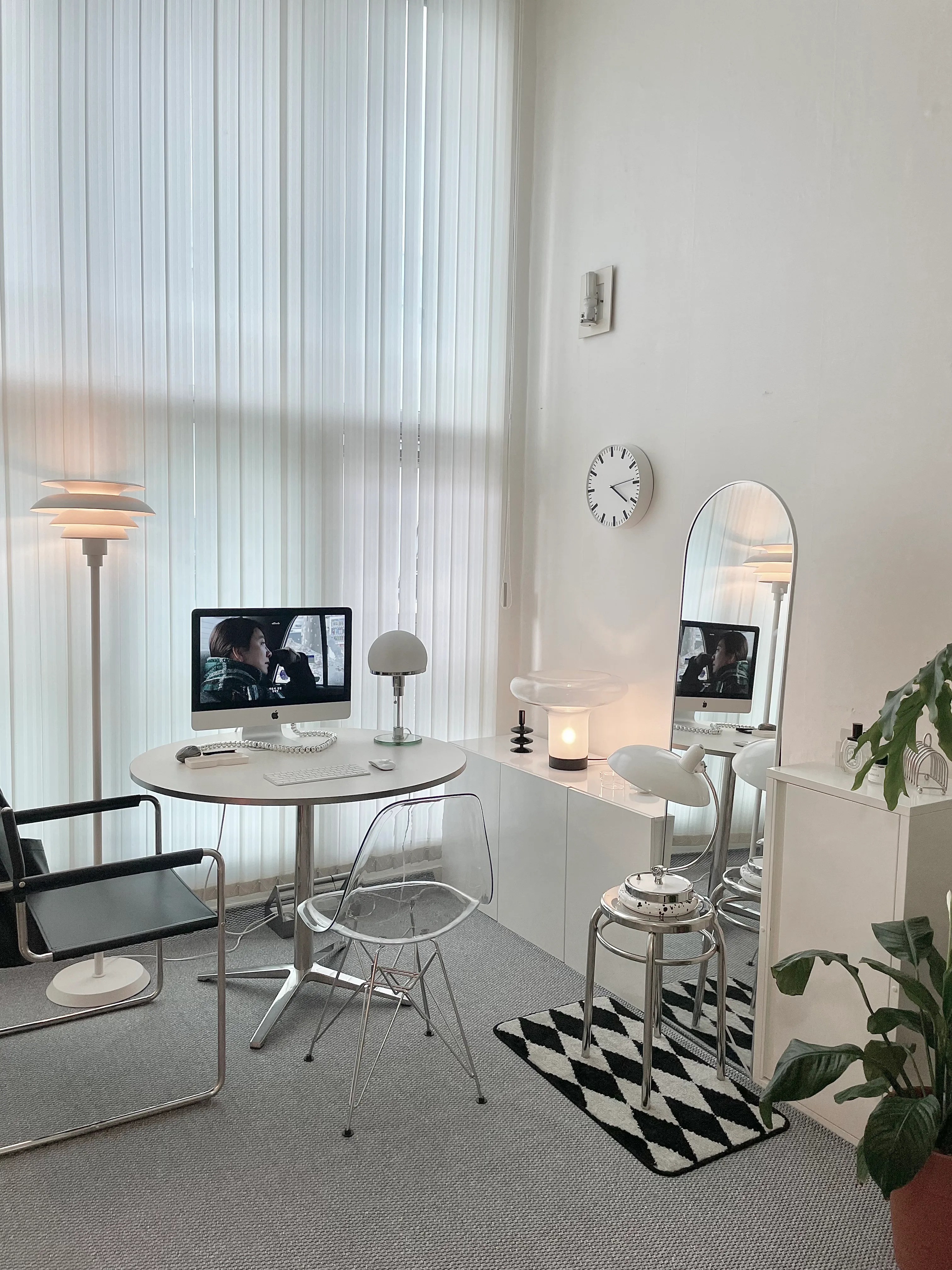 Eiffel Base Molded Chair user photo
