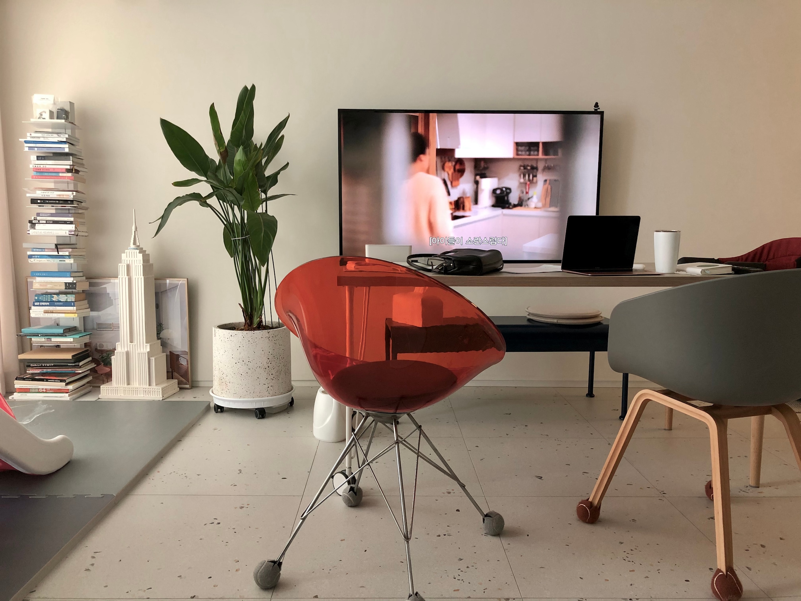 ① Kartell カルテル エロエスチェアー 4本脚 イタリア【Kartell】カルテル社 EROSチェア (エロエス4本脚