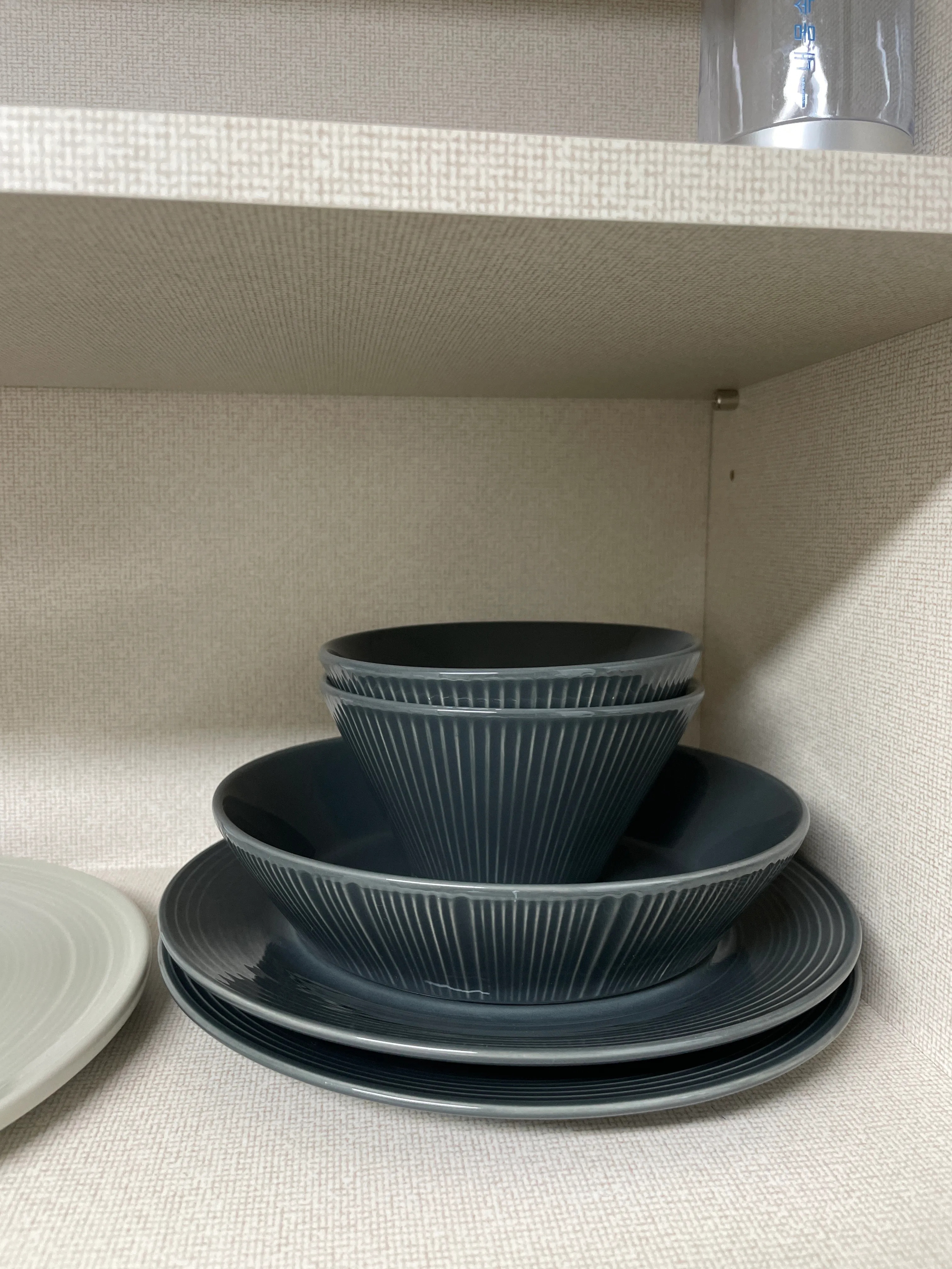 Lining Dinnerware & Plate Home Set for 2 (16-Piece) user photo