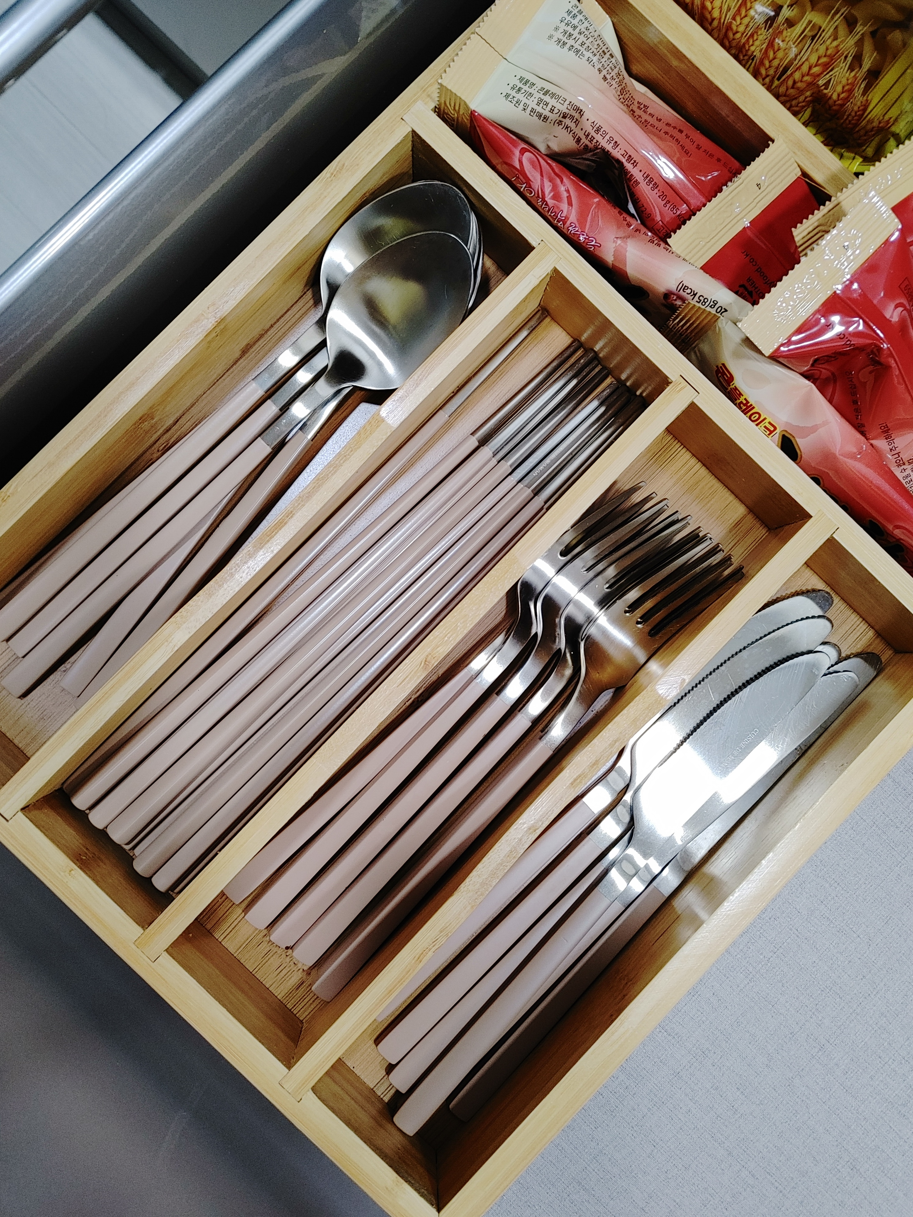 Seoul Minimalist Matte Fork & Knife Set for 2 (4-Piece) user photo