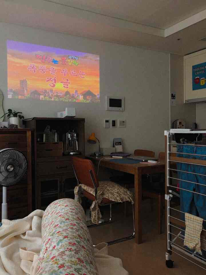 体が湿って伸びる日当たりの良い日曜日の午後、洗濯物は乾燥台に敷き詰め、チャッパゲッティ・ホロロクしてチャングは劇場版。