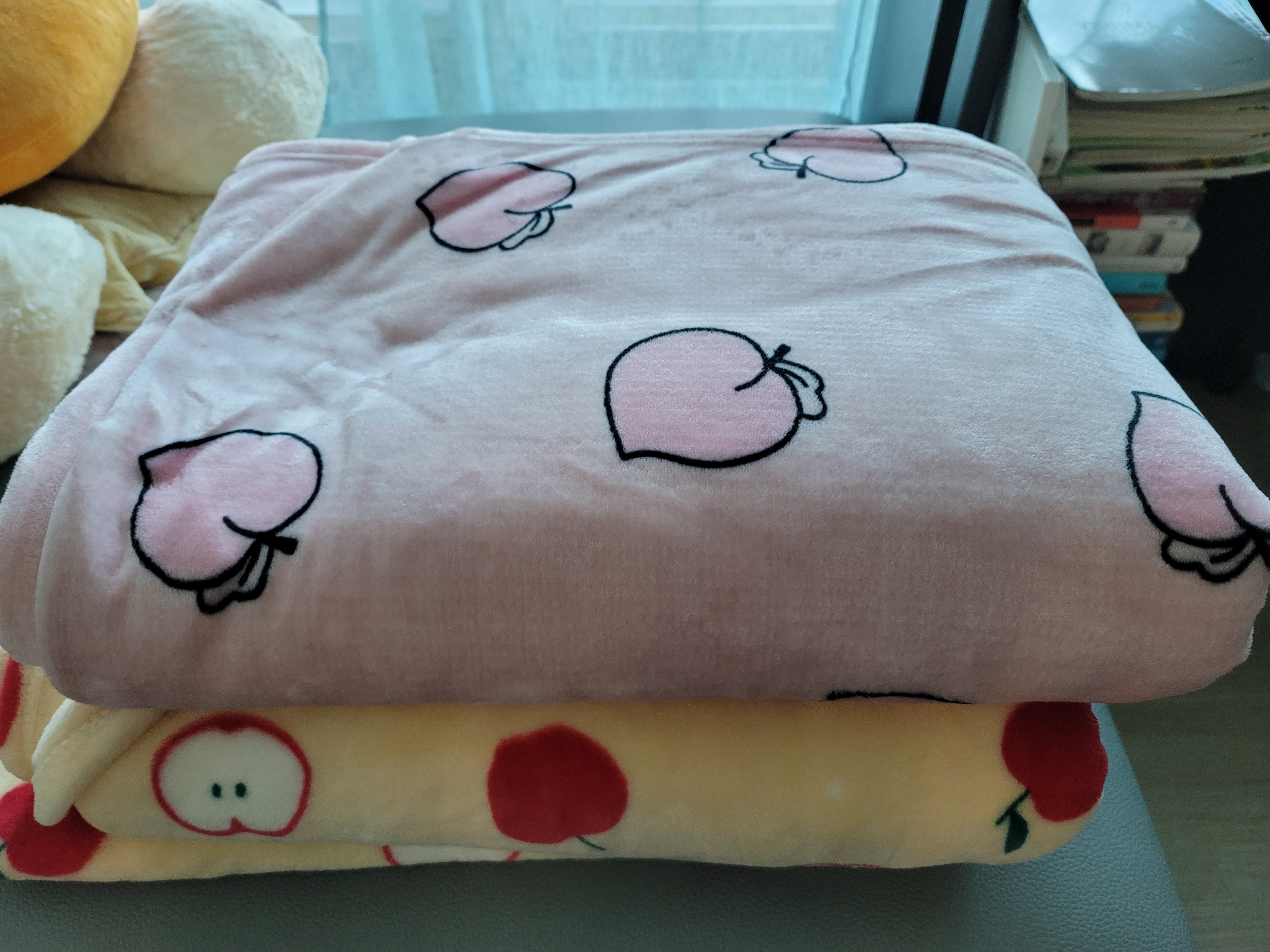 Momozzing Plush Blanket & Comforter user photo