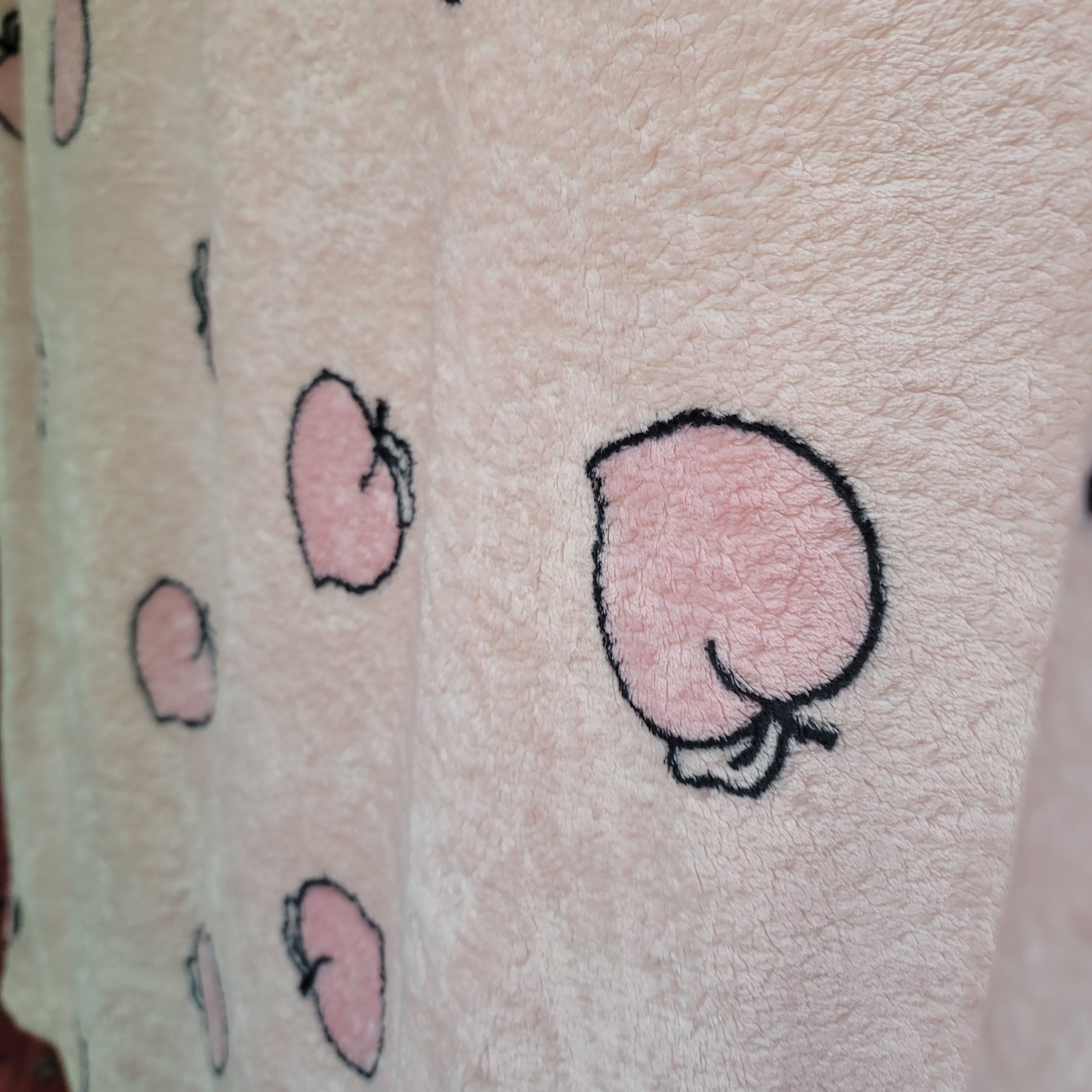 Momozzing Plush Blanket & Comforter user photo