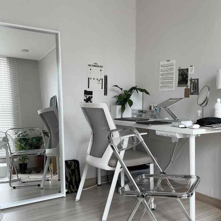 White and transparent material home office space, simple and clean atmosphere