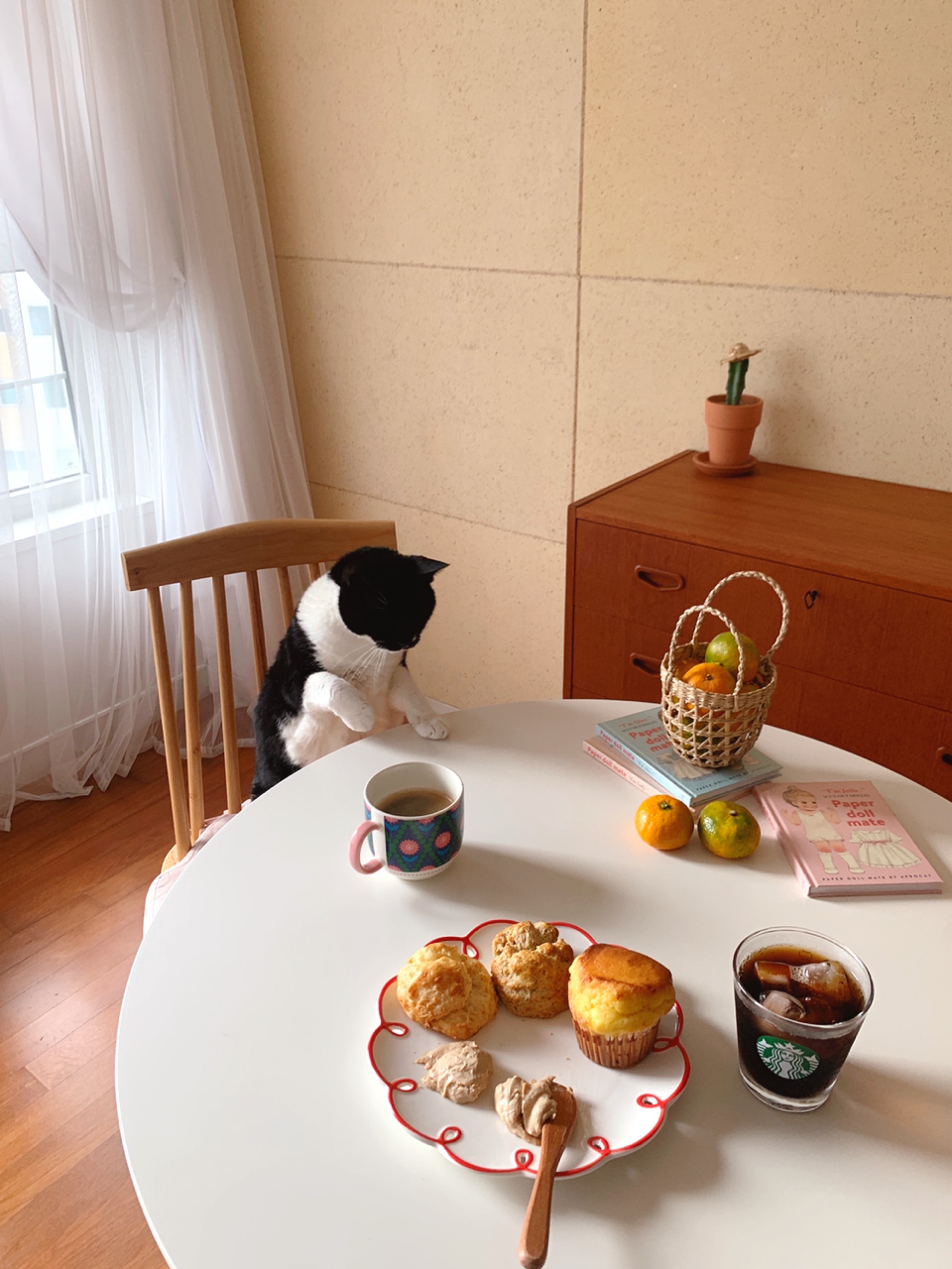 Hand-Drawn Retro Flower Plate user photo