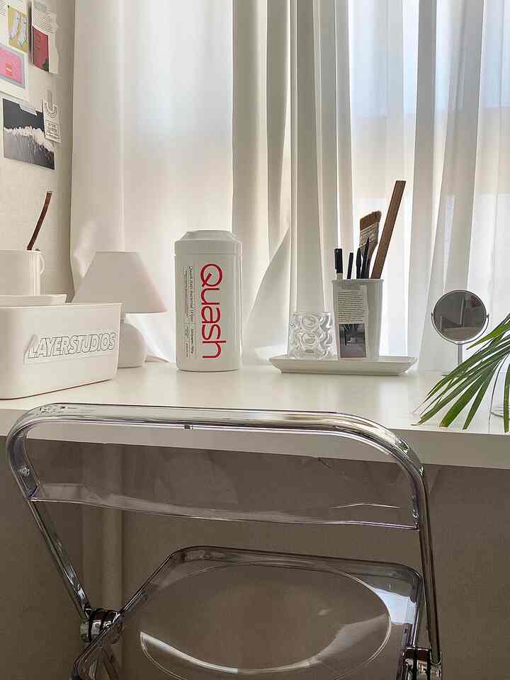 Desk - ワークデスク必需品クォッシュクリーナーとマーケットビースタンド 