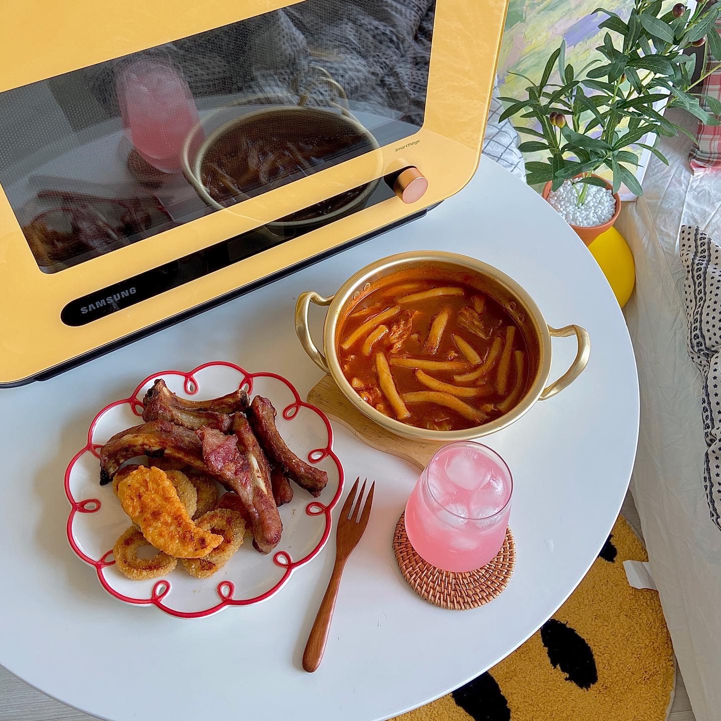 Hand-Drawn Retro Flower Plate user photo