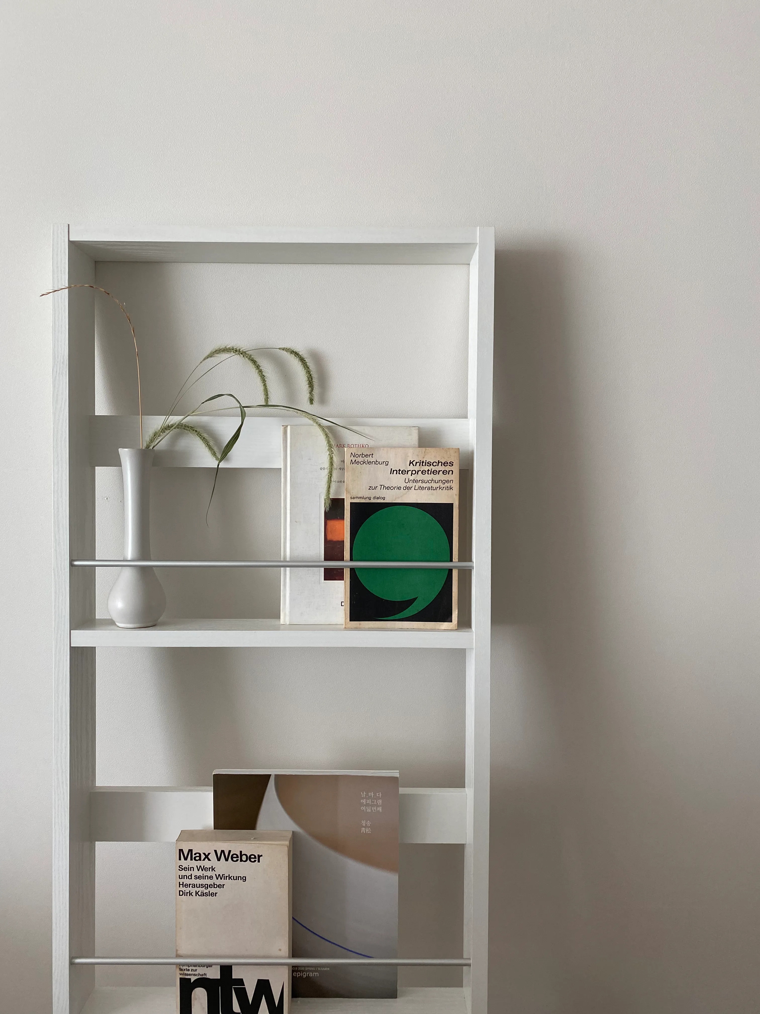 Bold Interior Magazine Rack user photo