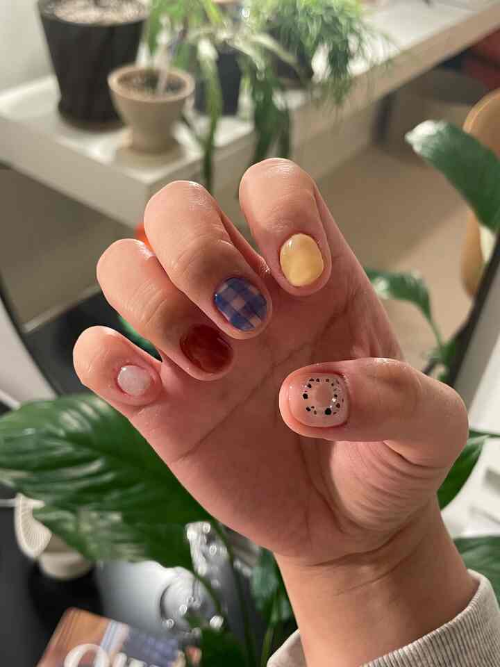 セルフジェルネイルがすっかり抜けている最近！
友達もやってくれて僕もして💅
とても面白い😚