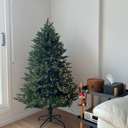크리스마스 분위기를 물씬 내줄만한 건 트리만한게 없쥬🎄 큰 맘먹고 들인 트리는 진짜 설치할때(?)는 힘들었는데 해놓고 보니 뿌듯하네요