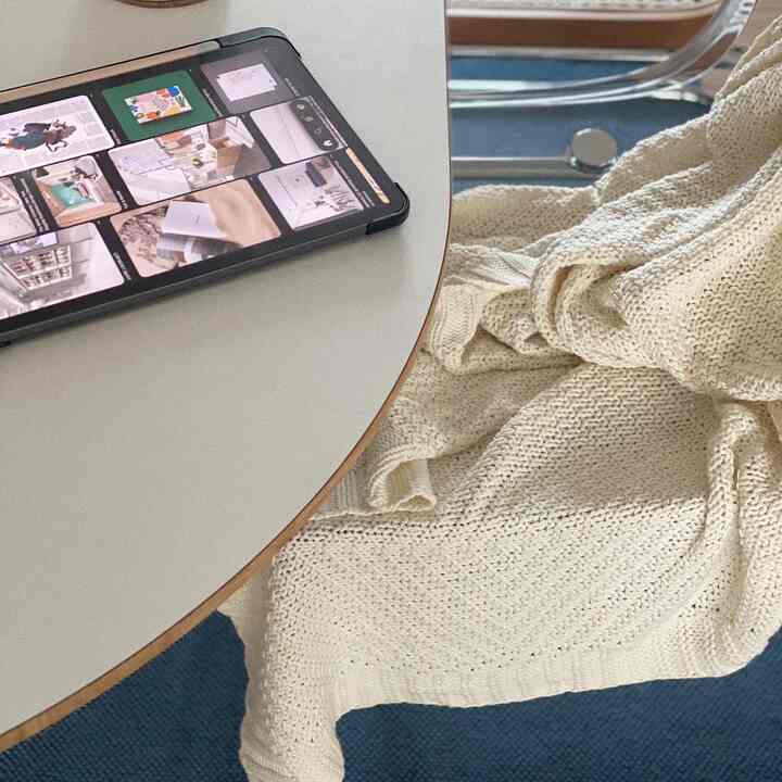 White and wood tone dining table with a knit table runner, creating a minimal home cafe atmosphere