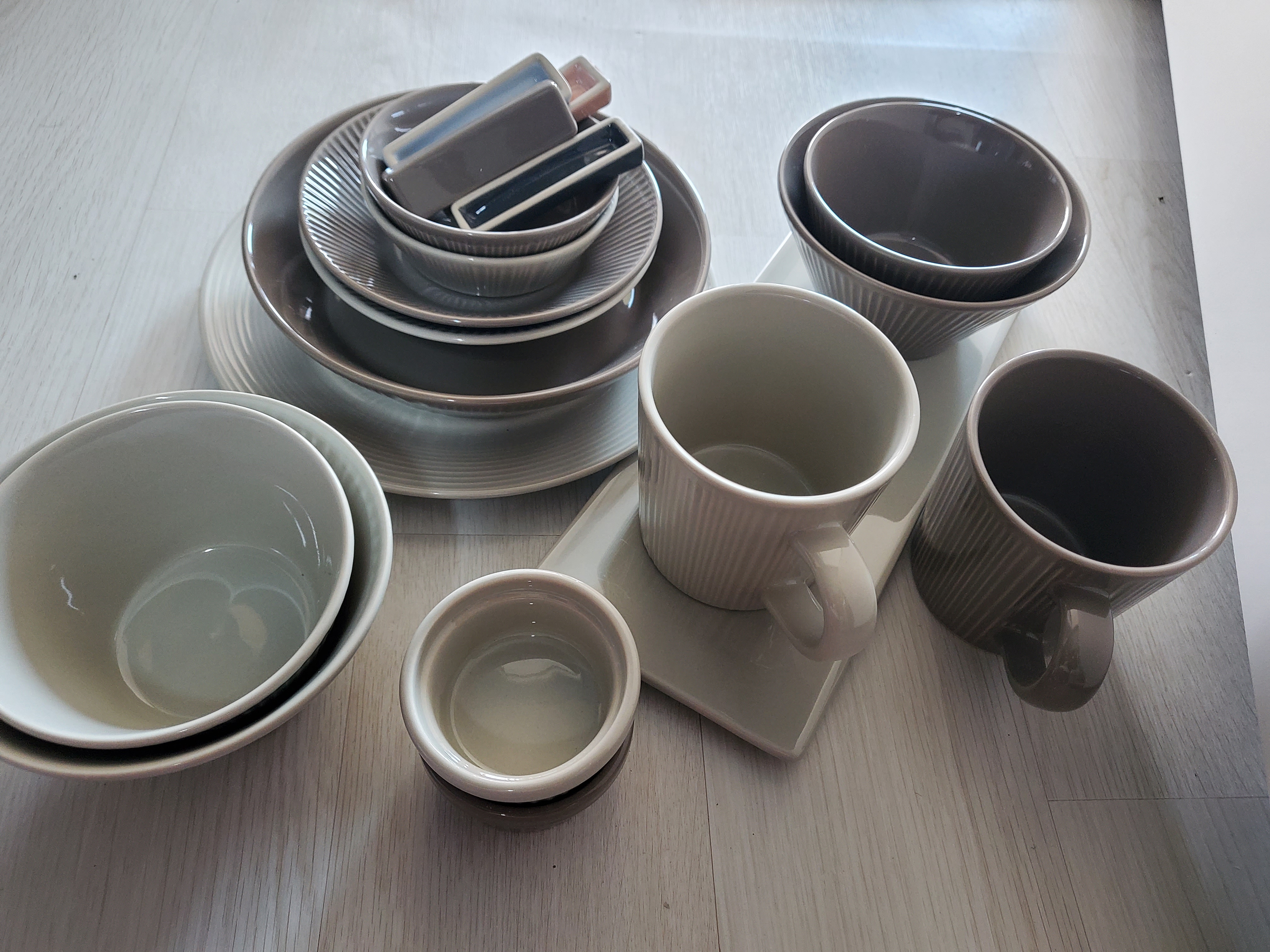 Lining Dinnerware & Plate Home Set for 2 (16-Piece) user photo