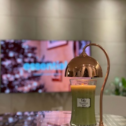 괜시리 기분좋은 금요일🤎
특별한 일없이 기분좋았던 오늘 내가 나에게 선물을 했어요~ 캔들이랑 마음에 쏙 드는 캔들워머까지 🎁
요즘 캔들이나 인센스로 힐링하는 시간을 자주 갖다보니 작은 소비에 이케나 행복합니다🤎