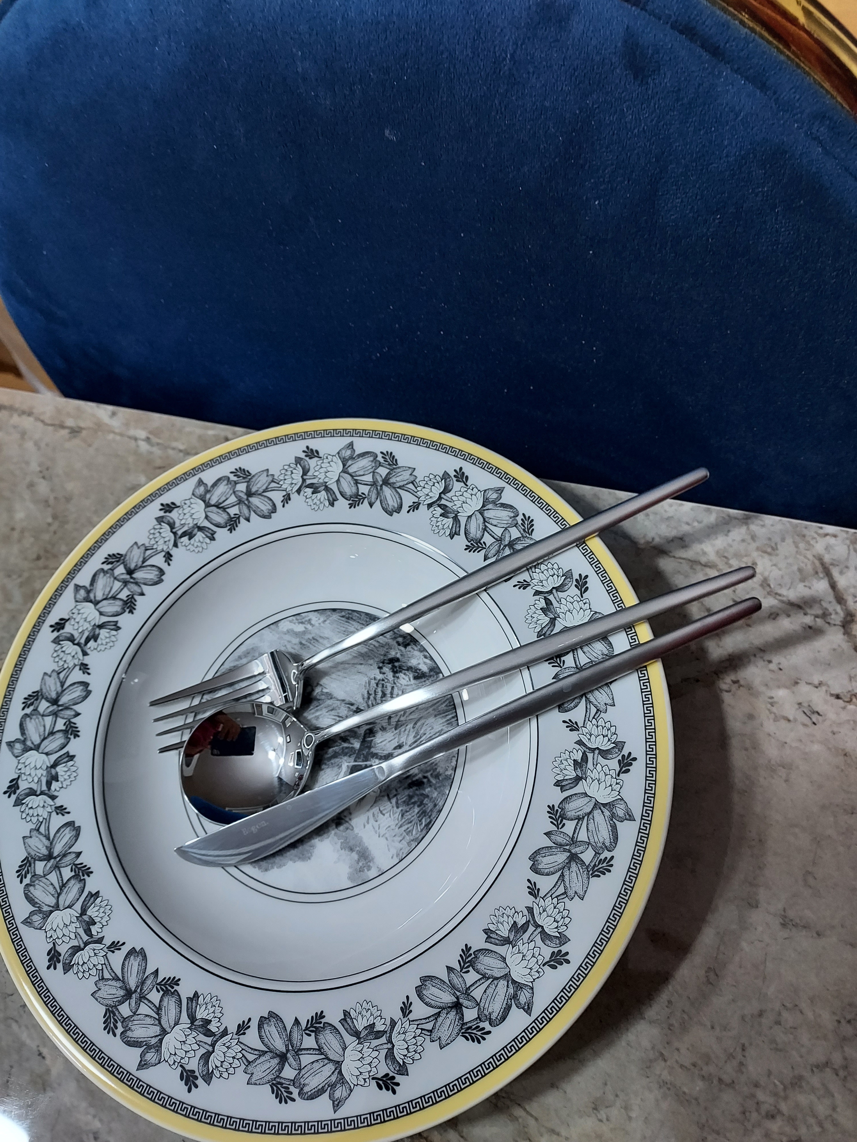 Queens Cutlery Dinner Set (3-Piece) user photo