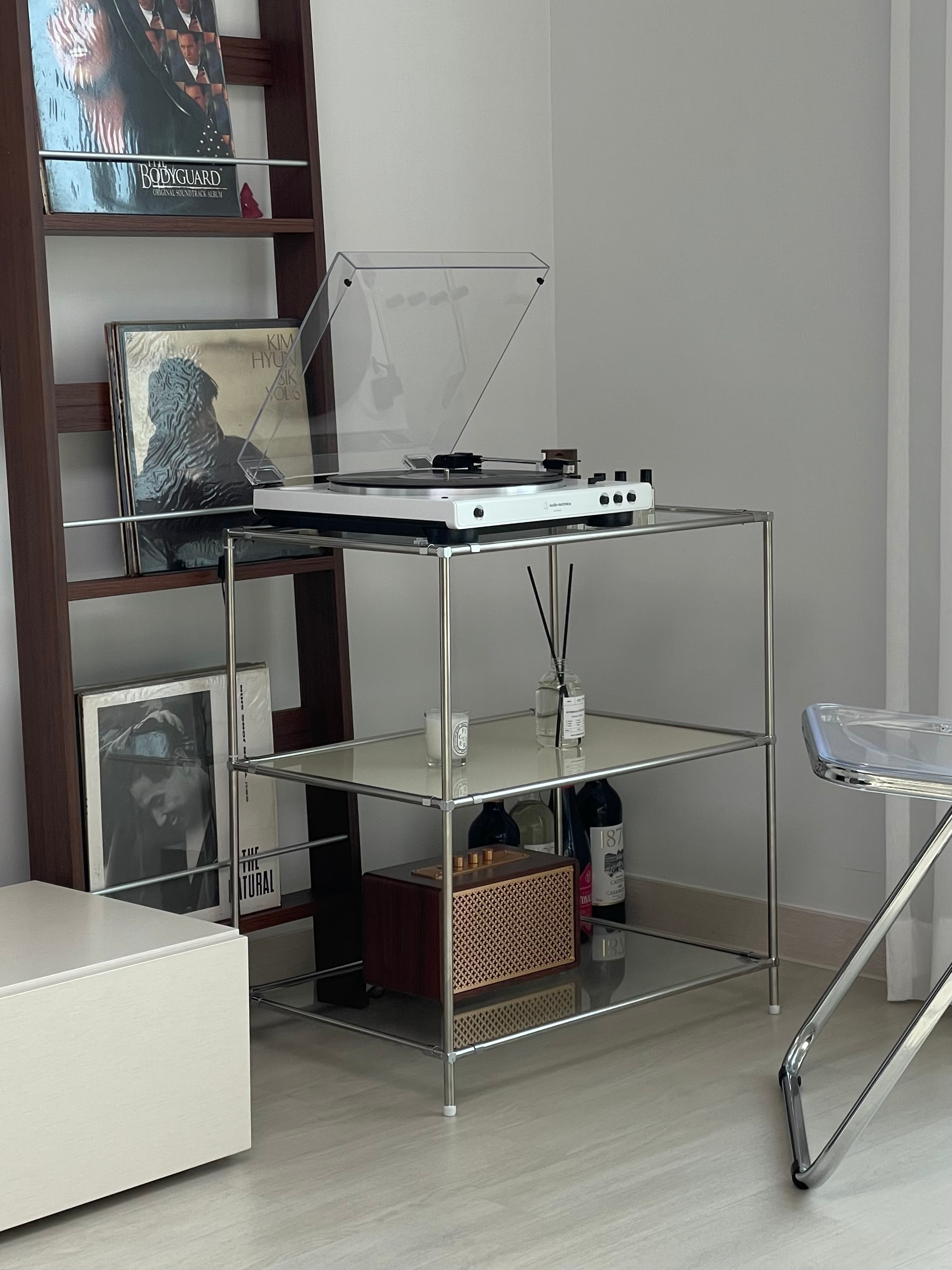 Bold Interior Magazine Rack user photo