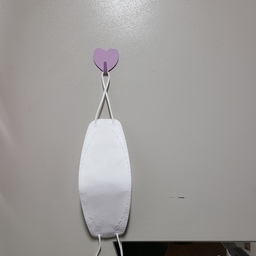 현관문, 마스크걸이를 부착해서 어지럽게 널브러진 마스크를 정리해봤어요