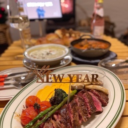 happy new year! 
2021년 마지막날 마당텐트에서 홈파티!