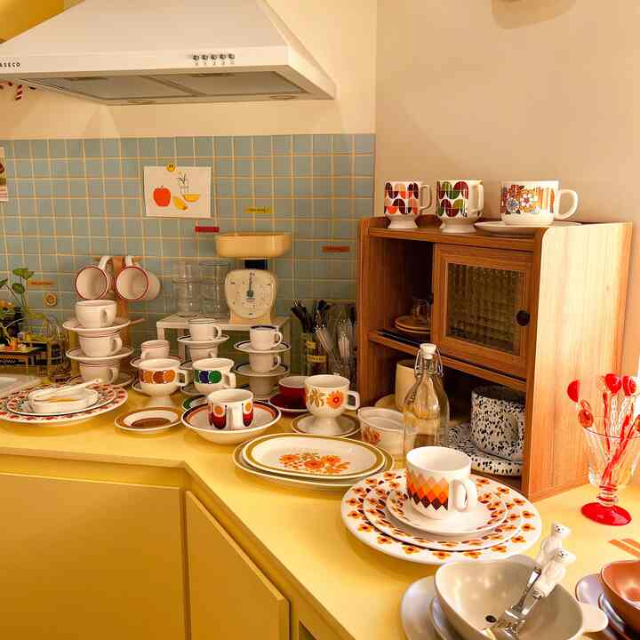 Saya mencoba dapur yang ingin saya miliki di rumah di toko! 😄 Semua lemari dapur bagian bawah dibuat menggunakan pengerjaan kayu!! Aku ingin menciptakan nuansa dapur, jadi aku menambahkan tudung, tapi aku membuatnya jadi tidak bisa dipakai😄 Dia menekannya sesekali untuk melihatnya~💛