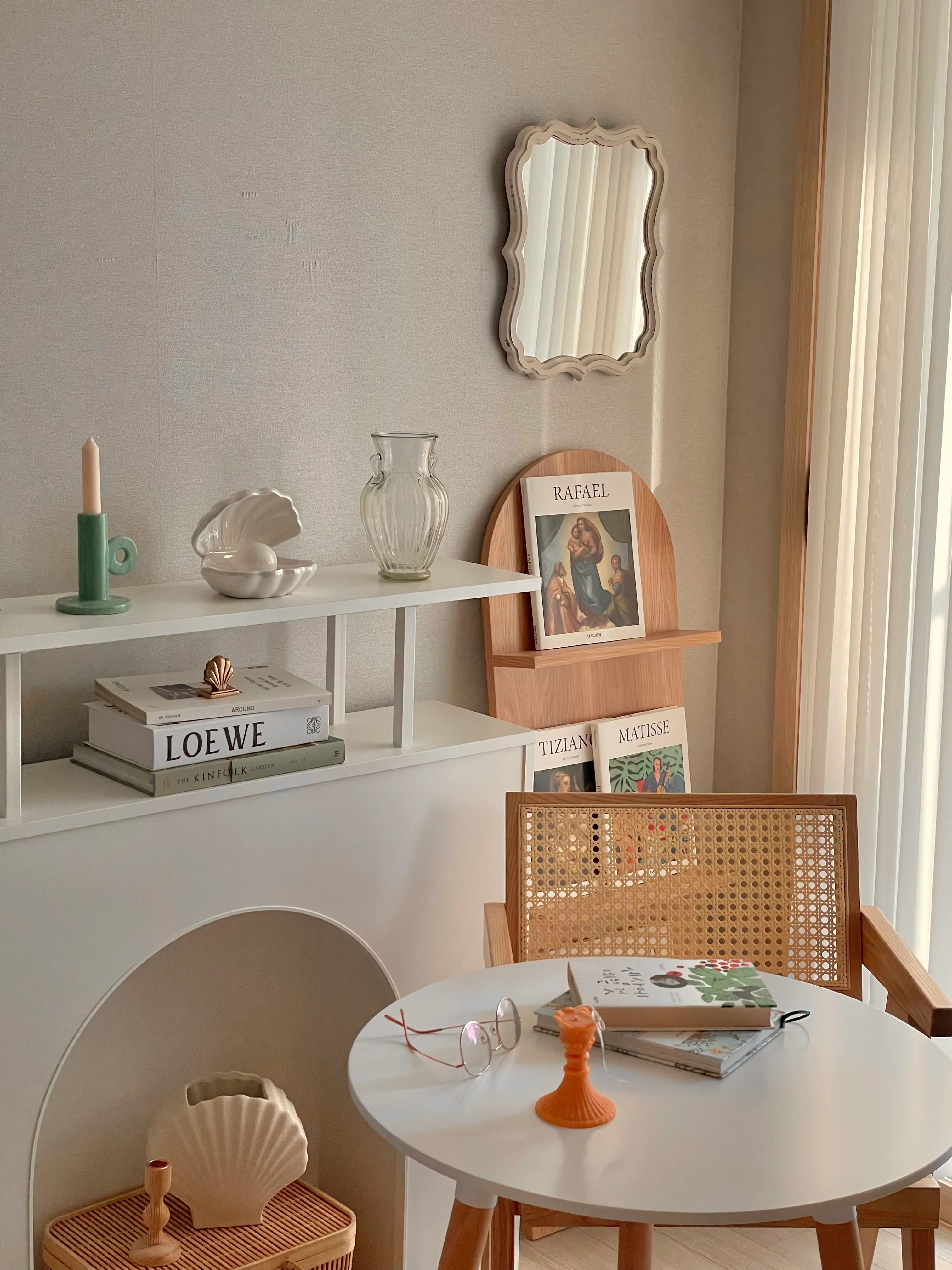 Round 3-Tier Magazine Rack user photo