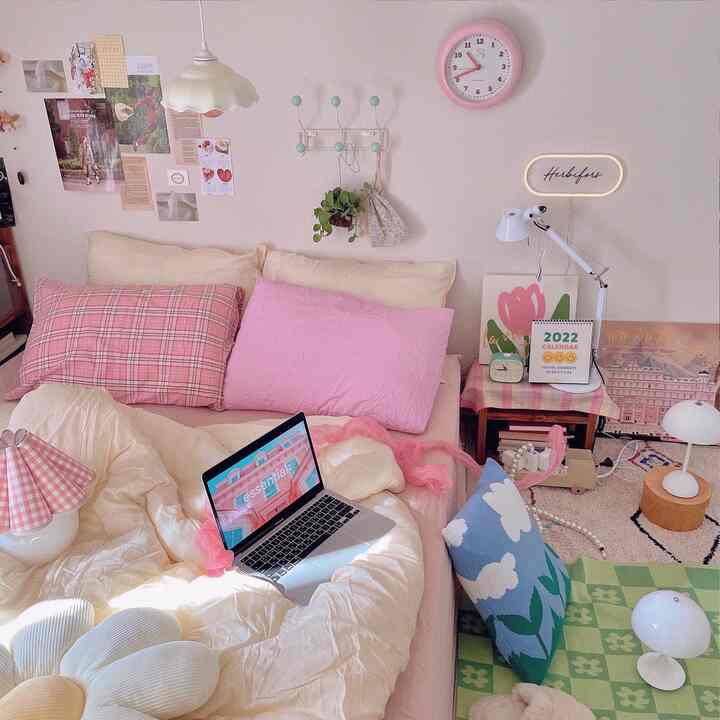 Bedroom with pink and beige tones featuring soft bedding and accessories, creating a cozy atmosphere