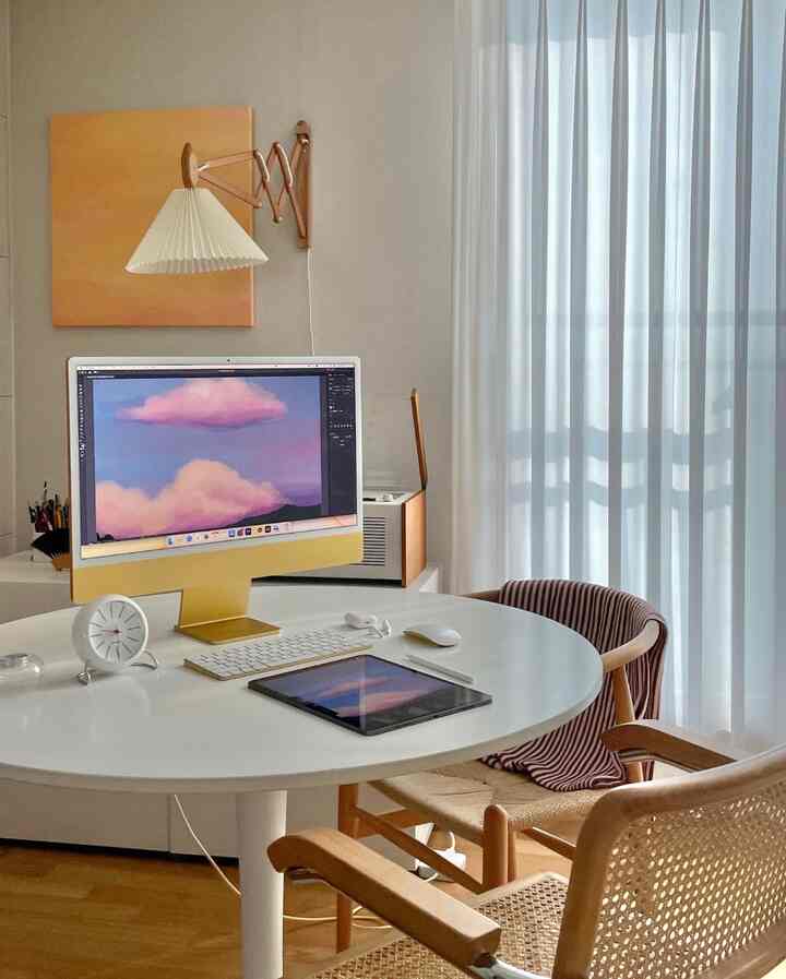 #제품협찬 

私は自然と動物が好きで、その姿を絵で表現します🙂

普段絵で作業をすることもありますが、Apple iPad Proを使って絵を描くこともあります。

iPad Pro 12.9型はサイズが大きくて絵を描くときにもう少しディテールな作業ができてよかったです！

また、M1チップを搭載したiPad Proは、独歩的に速いスピードを誇ります！

☁️普段空をよく眺めるのに好きな瞬間を写真で残し、絵で表現します。夕暮れの夜だが来る空のピンクと紫が混ざった雲が綺麗で描いてみました💜🤍


上記の投稿は、今日の家のOhouse Communityの活動の一環としてOhouseから製品を提供され、体験後に作成されました。
