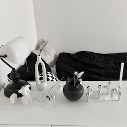 🤍무채색 소품들 모음집🖤 
사모으다보니 죄다 블랙&화이트 
가슴이 웅장해진다..!
