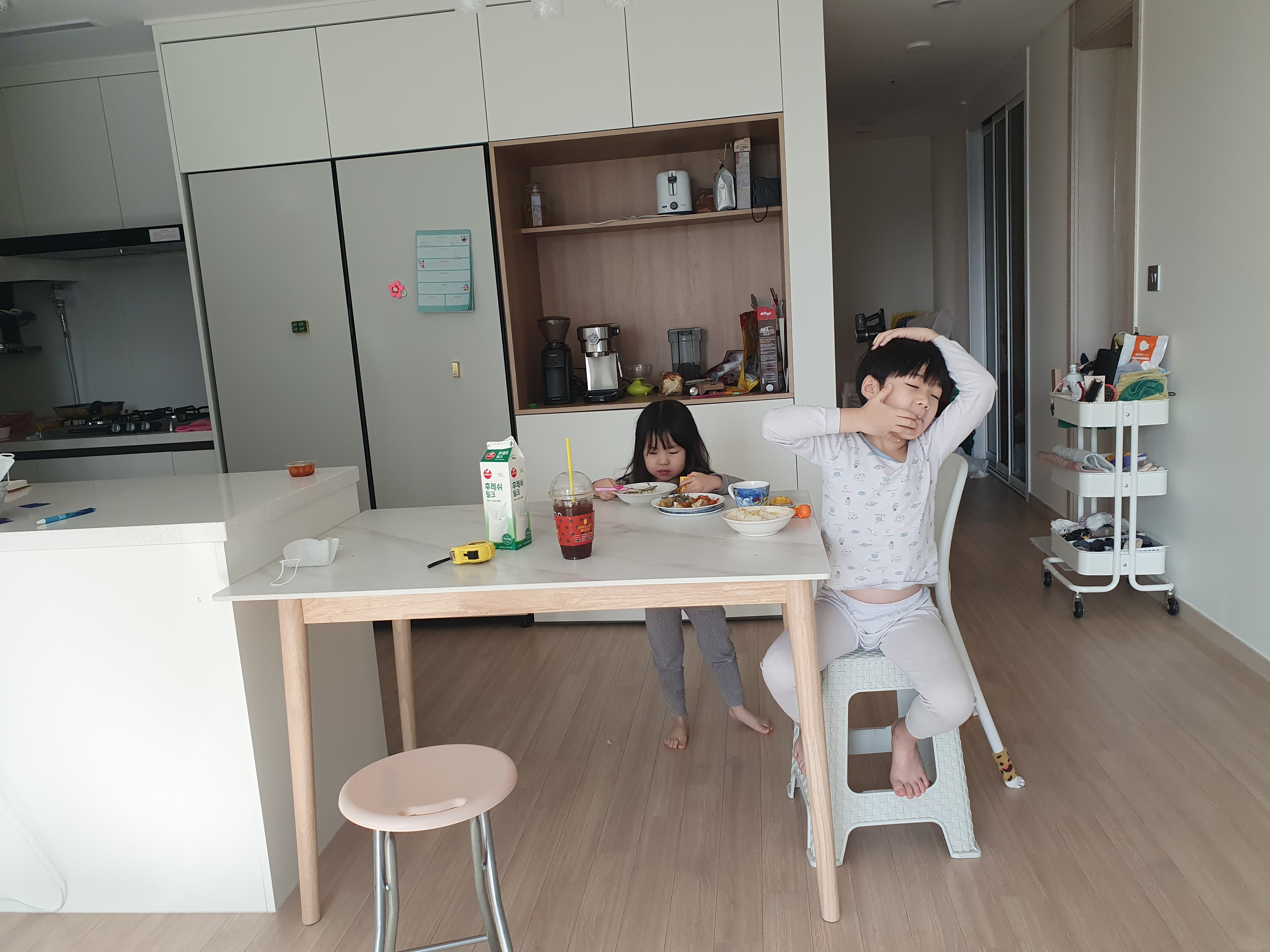 Ceramic Tabletop Solid Wood Frame Dining Table user photo