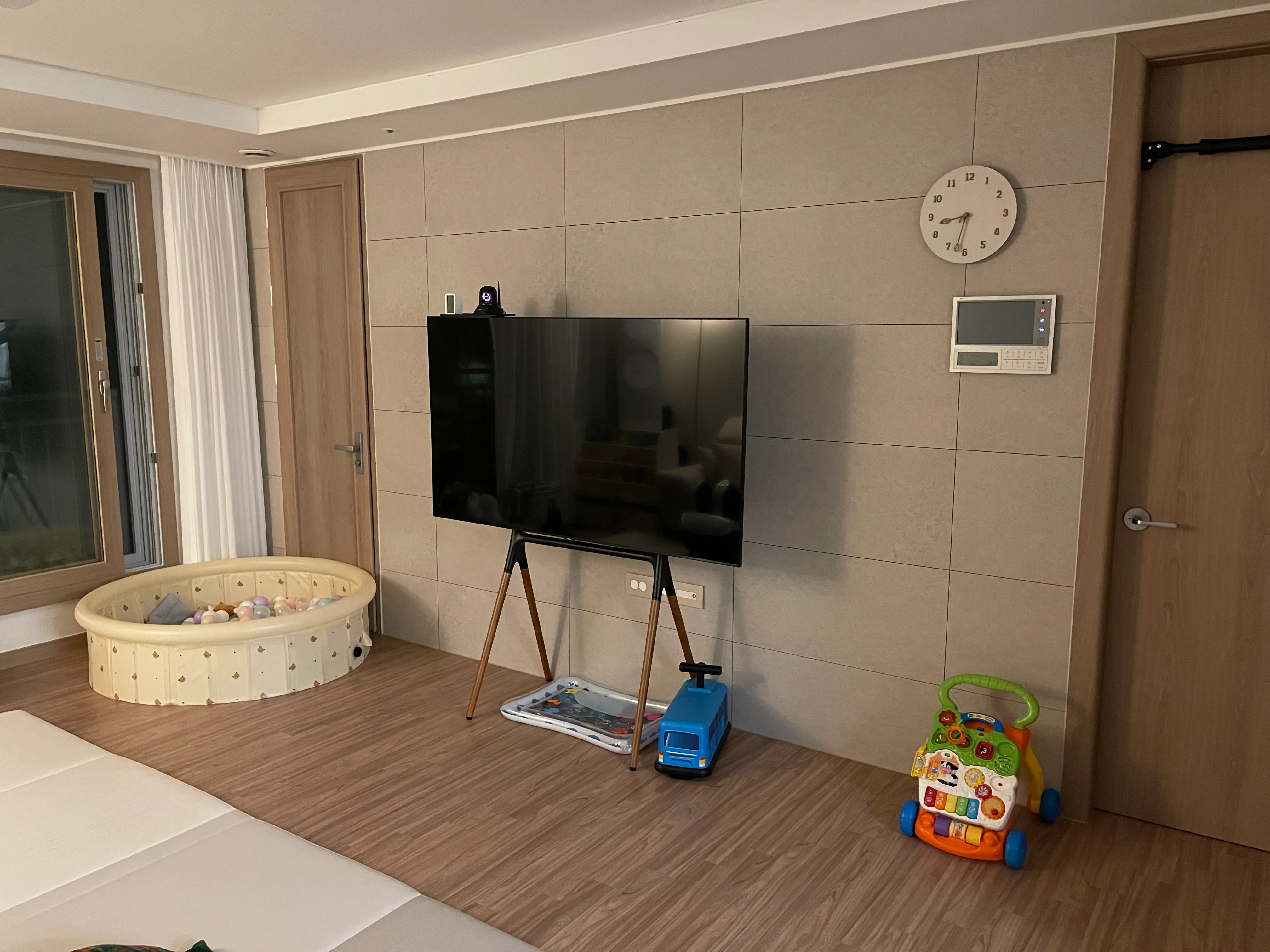 Wood Nature Leaf Wall Clock user photo