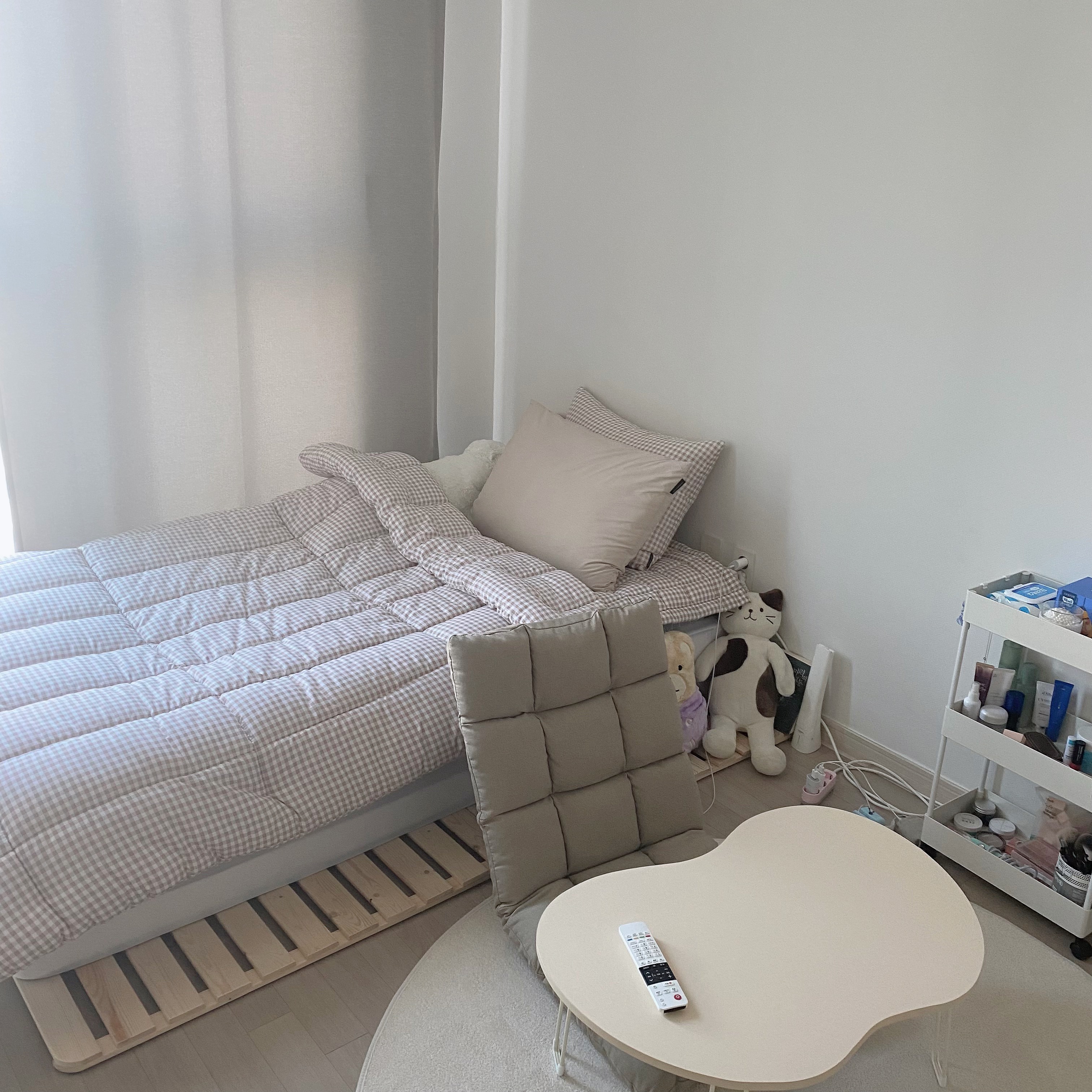 Supermat Apple Objet Folding Table user photo