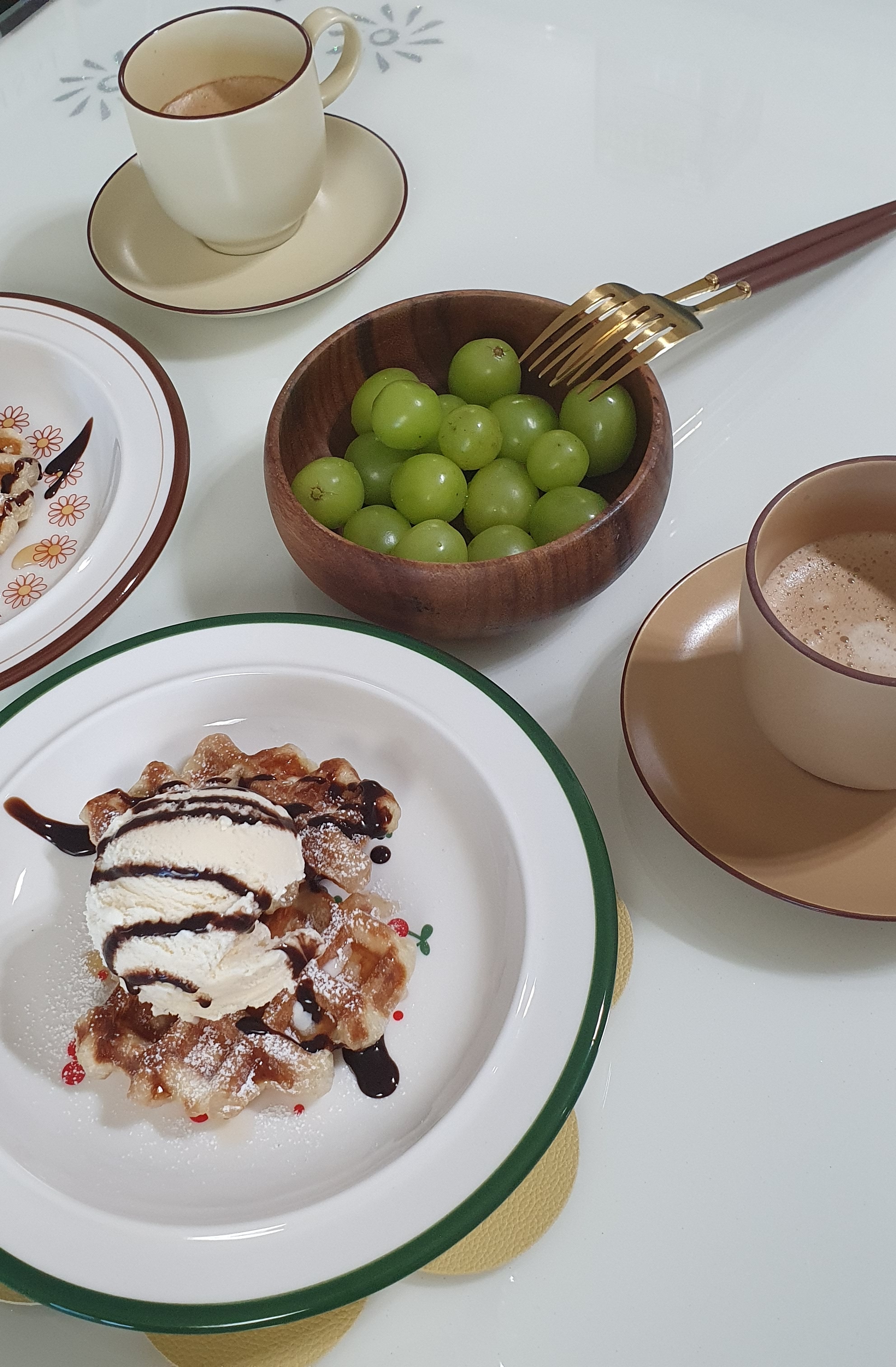 Coucou Retro Charm Dinner Plate - 9