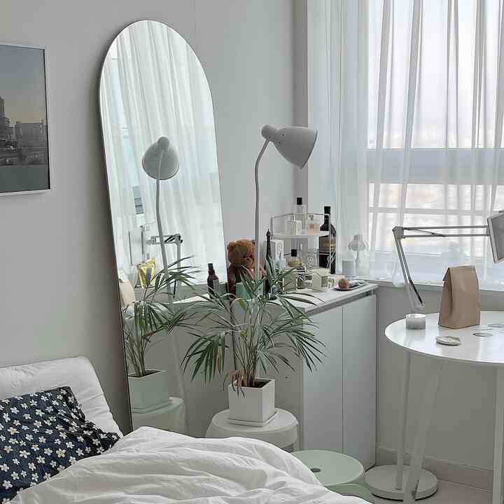 I was happy when I enjoyed my 3 months of being unemployed.. 
I want to fully enjoy the weekend at home, but I also want to make the appointments I couldn't make during the week... I'm so tired these days 🥺 
But what makes me excited is that Ohaus has started again! And I'm even more proud that my house, which I fixed up in a rough way, has entered the Golden Hands Village. 
I'm a self-interior lover who wants to become a golden hand by painting a table that I made myself, and installing everything from curtains to blinds! 
Ah! And it's cheesy and corny, but since last year, my source of energy has been Ohaus..🤍