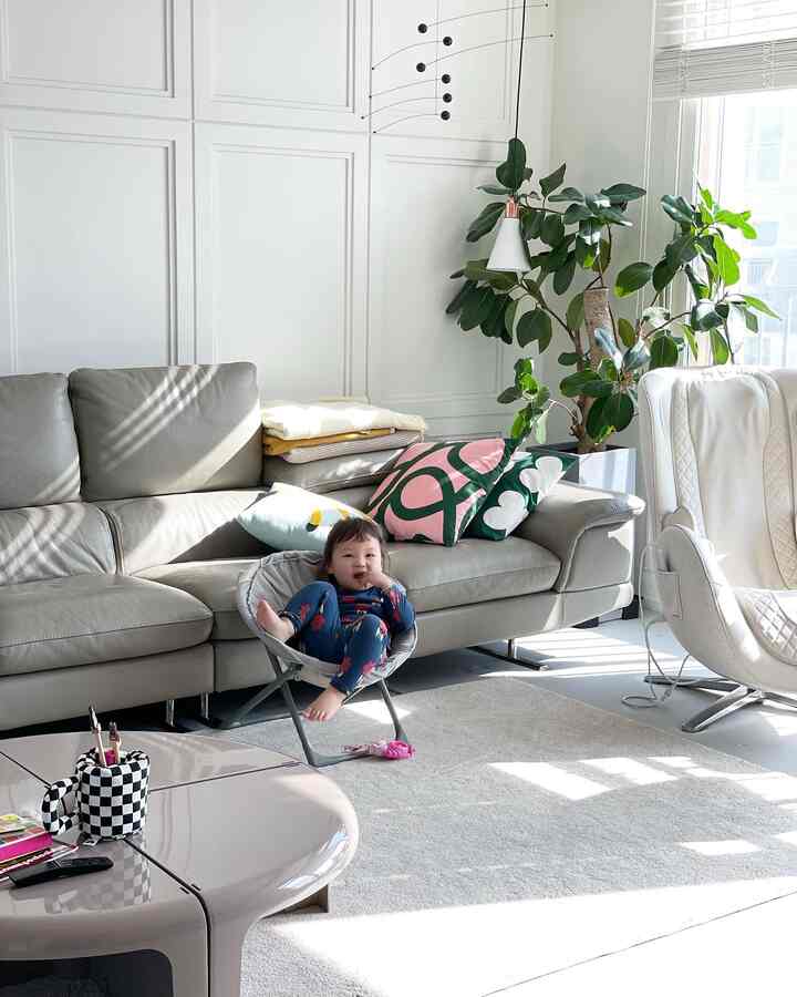 下院後の家での日常です！
日差しの入ってくる午後の時間は居心地が良く、良い南西郷の家です:) 