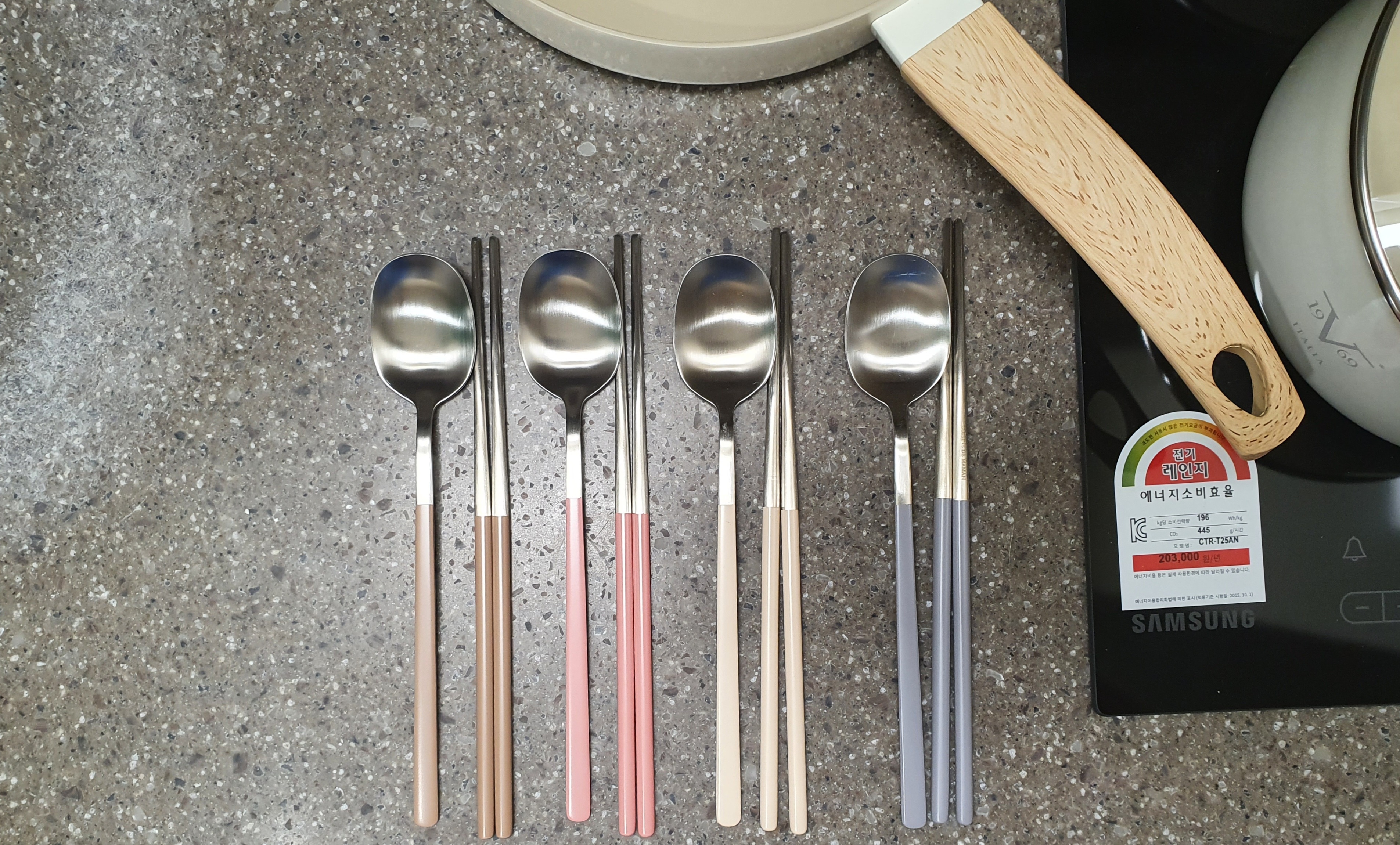 Seoul Minimalist Matte Spoon & Chopstick Set for 4 (8-Piece) user photo