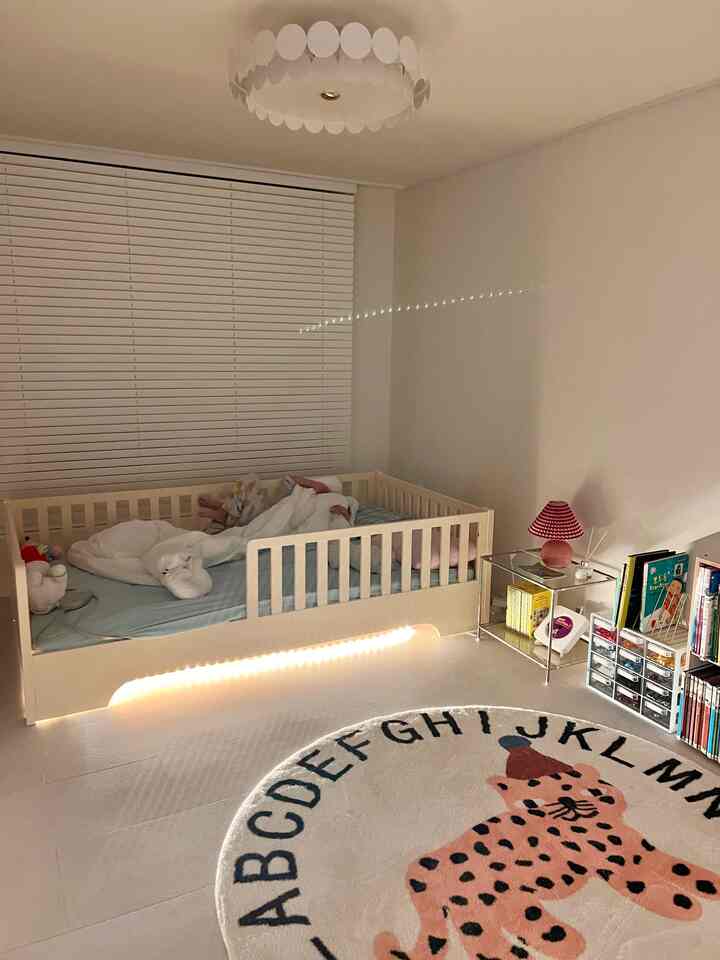 #제품협찬

新しく発売したWi-Fiベースのスマート照明ソリューションブランドWiZ（ウィズ）から発売したストリップ形態のライトストリップ照明をプレゼントにもらいました🥹
