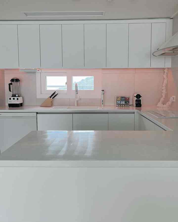  #제품협찬

WiZのNEW Wi-Fiスマート照明 
リビングルームとキッチンに設置してホームスタイルの雰囲気を
追加しました。 
スマートな照明らしい1600万色の変更
可能な雰囲気に応じた色温度調整と明るさ調整
可能で様々なムードを楽しむことができます。
WiZアプリを使って携帯電話で照明コントロールが可能ですが、生体リズム設定は生活の質を高めてくれますね
取り付けも手軽でストラップをムード加えてあげたい空間に付けるだけでいいからとても楽ですよ🤍