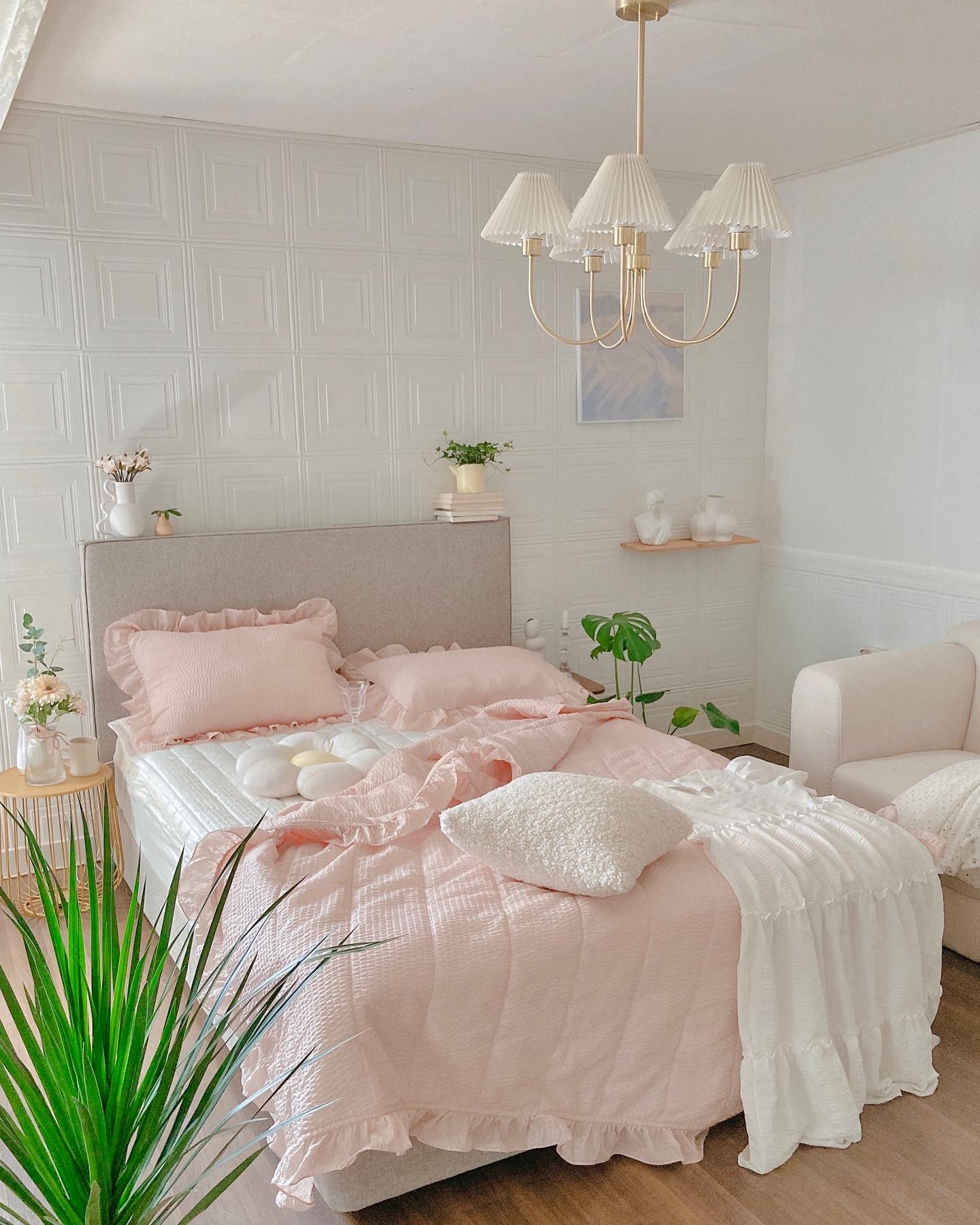 Pop Frill Seersucker Summer Comforter & Pillowcase Set user photo