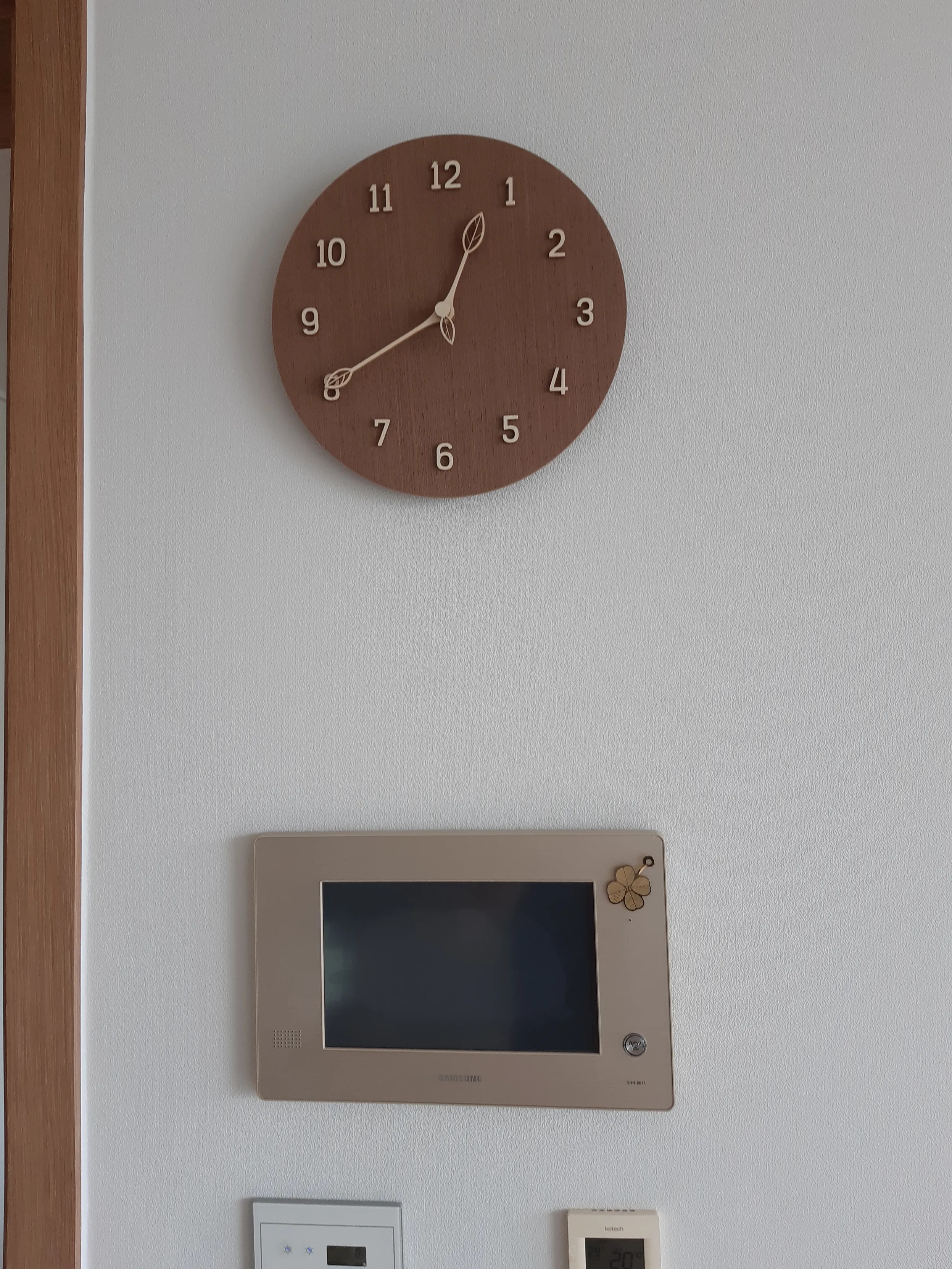 Wood Nature Leaf Wall Clock user photo