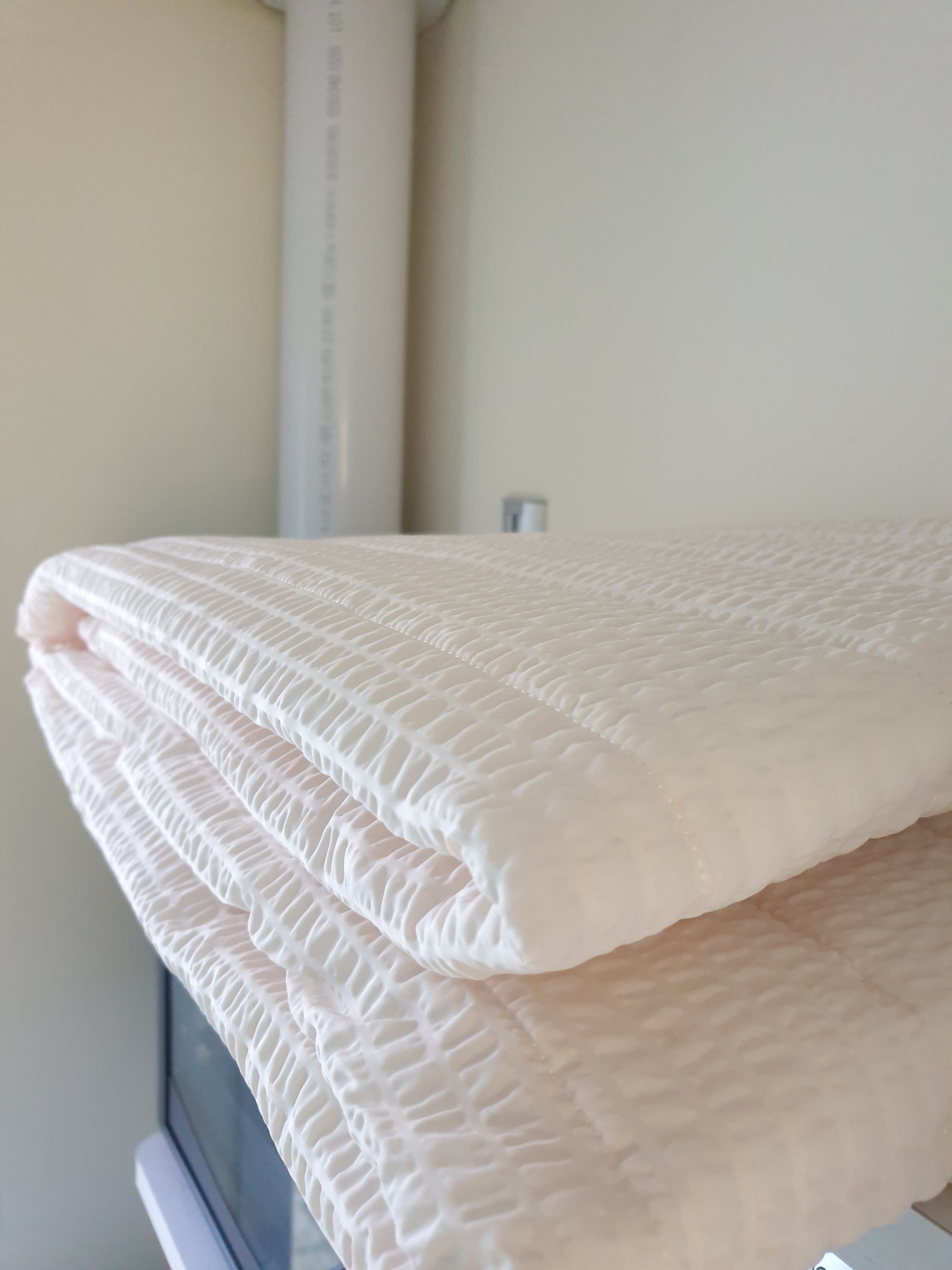 Pop Frill Seersucker Summer Comforter & Pillowcase Set user photo