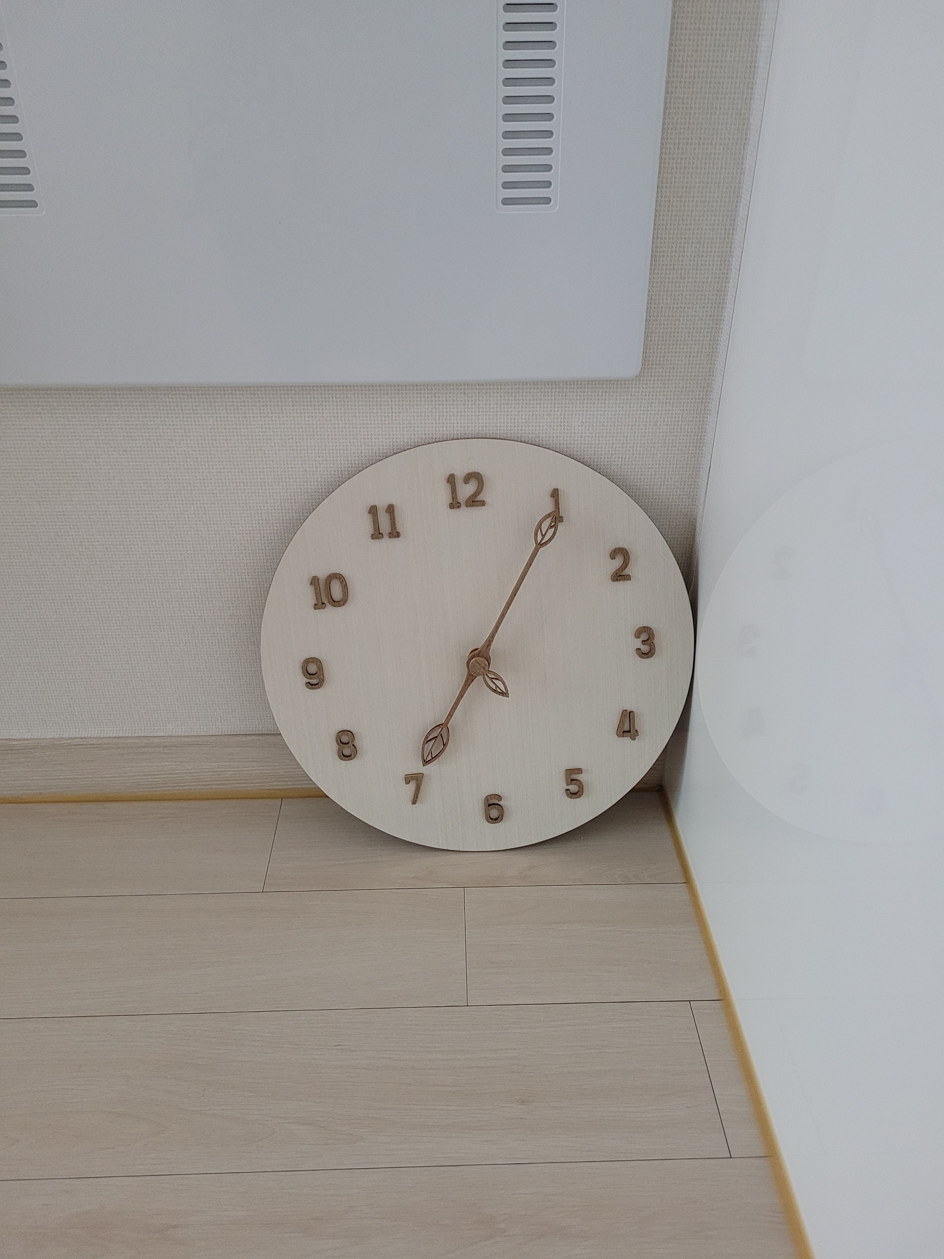Wood Nature Leaf Wall Clock user photo
