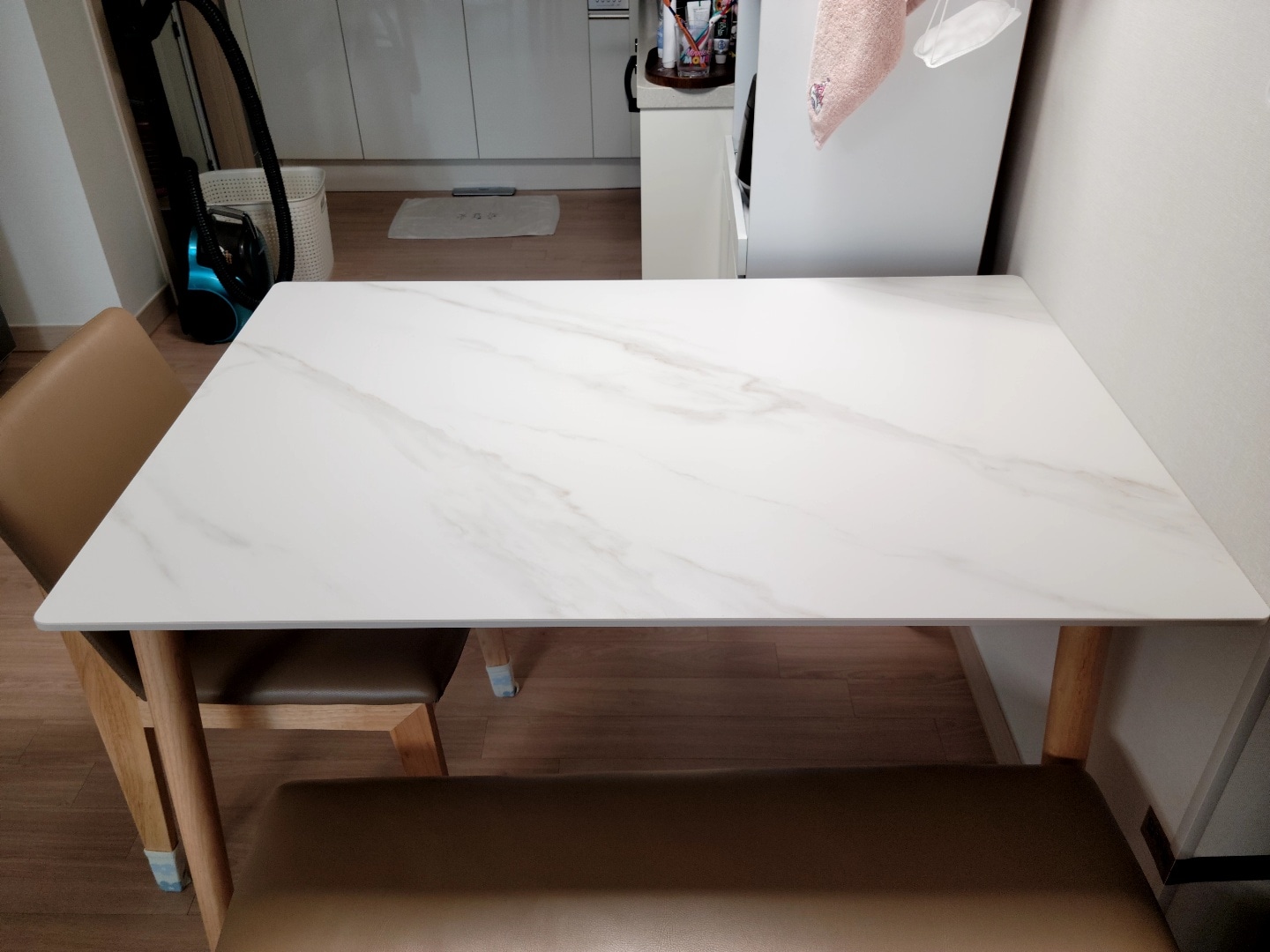 Ceramic Tabletop Solid Wood Frame Dining Table user photo
