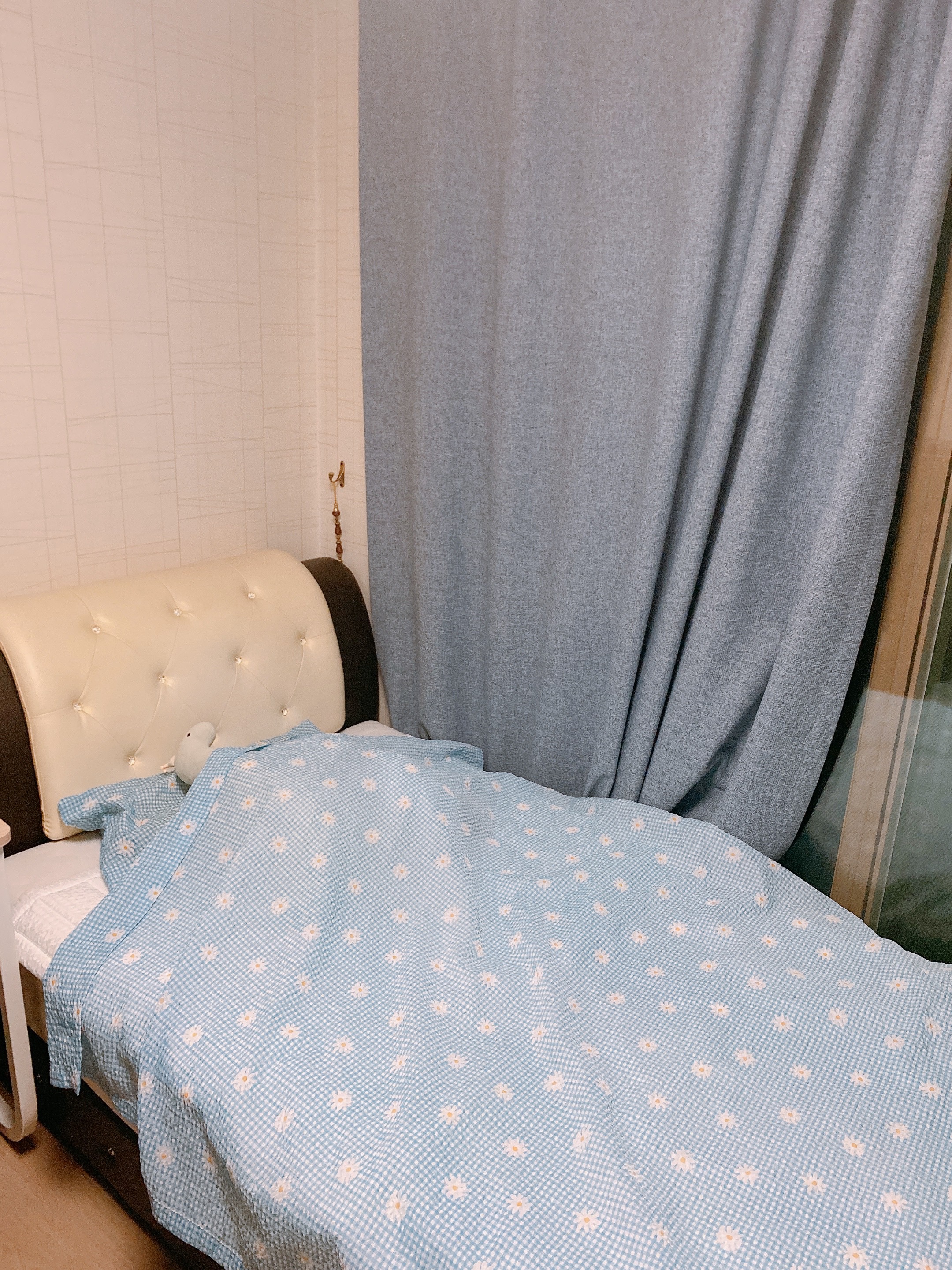 Summer Romance Seersucker Light Blanket + Pillowcase Set user photo