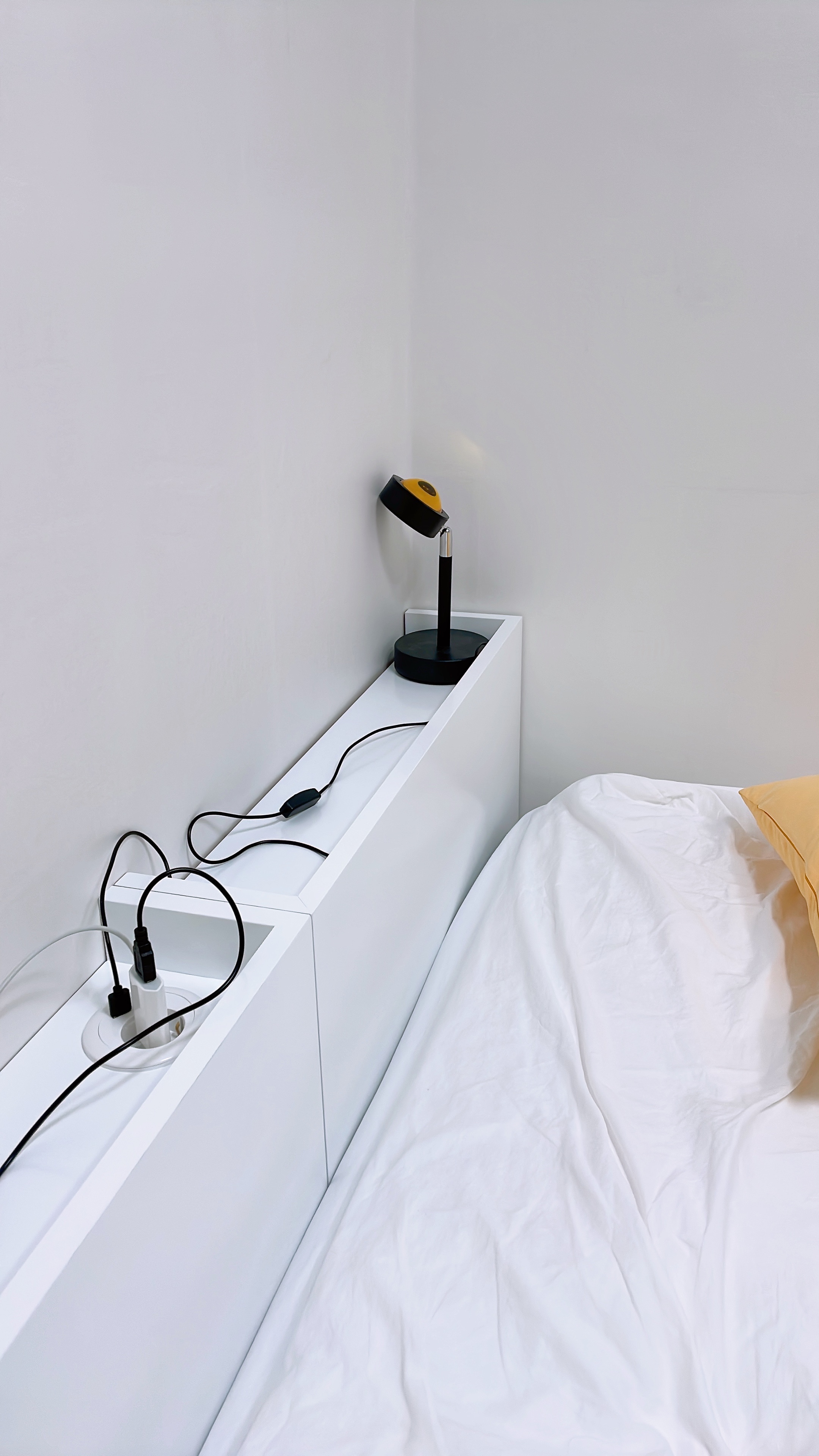 Velita Bedside Gap Side Table Storage Cabinet user photo