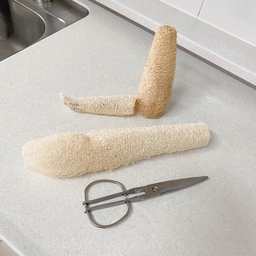 오늘의집에서 활동하게된 런홈의
살림 이야기 첫번째!
“천연 수세미🧽”
주제가 살림인 만큼 예쁜 사진 보다는
실용적인 면을 많이 알려드리려고 해요^^
그 첫번째 주제로는 요즘은 다들
친환경이나 천연에 관심이 늘어나는 만큼
천연 수세미사용법을 알려드리려고 해요!
