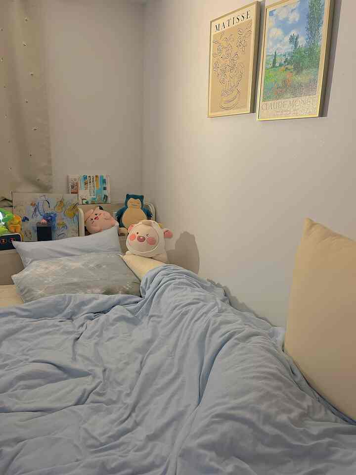 Soft blue toned bedroom featuring summer bedding and pillows creating cozy atmosphere