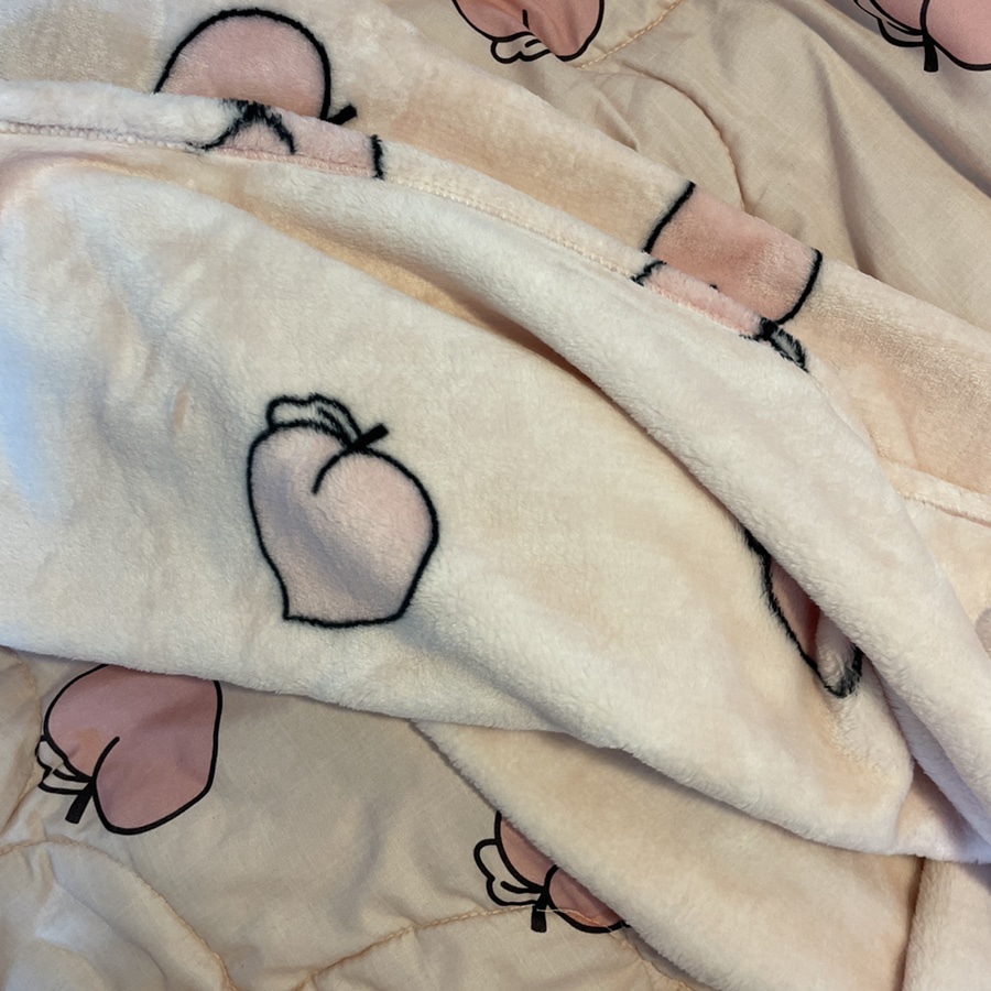 Momozzing Plush Blanket & Comforter user photo
